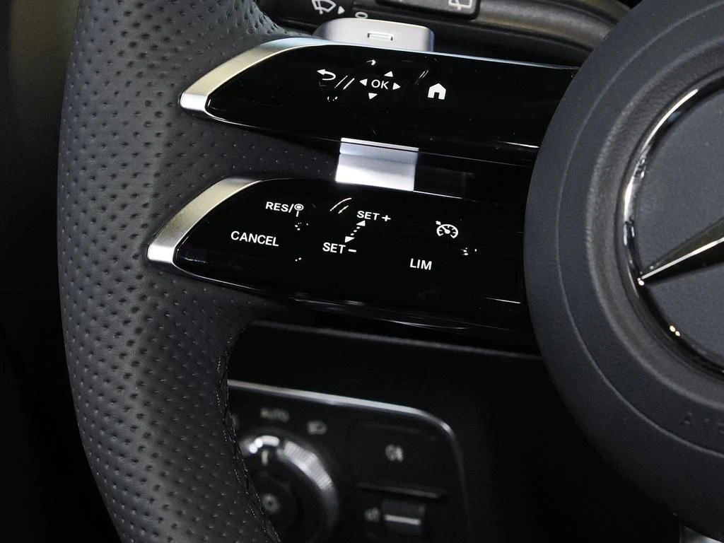 Mercedes-Benz-GLA 200 d-image-9