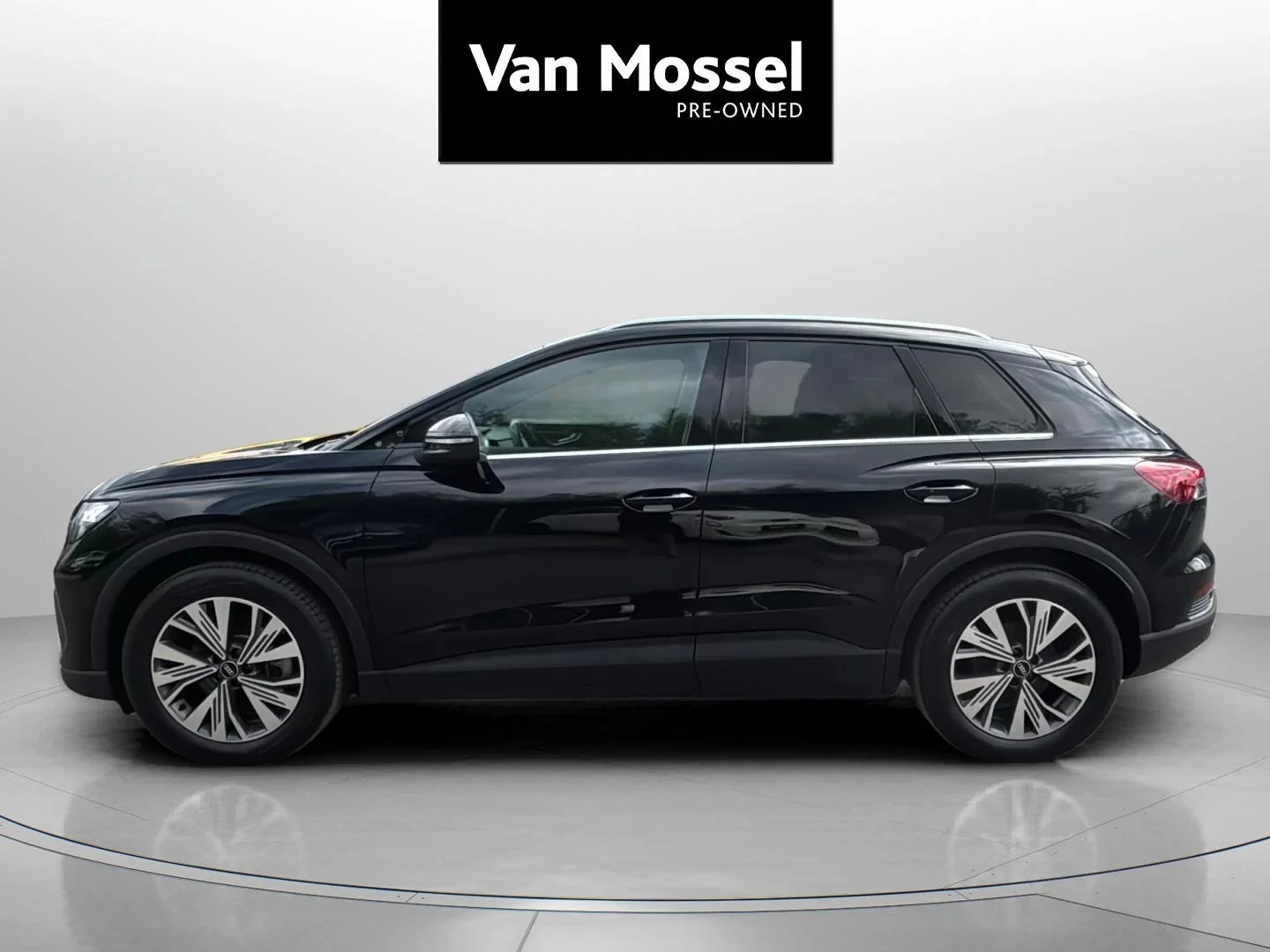 Audi-Q4 e-tron-image-1