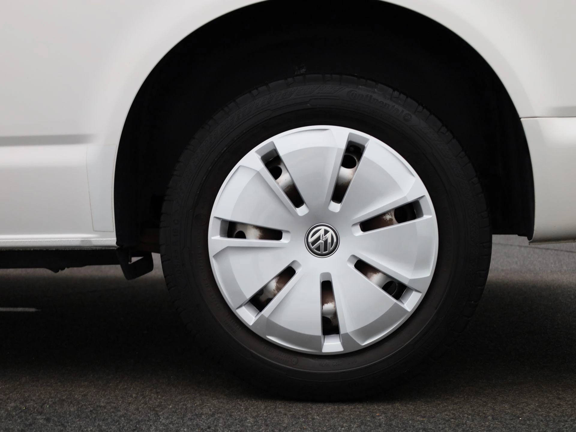 Volkswagen-Transporter-image-17