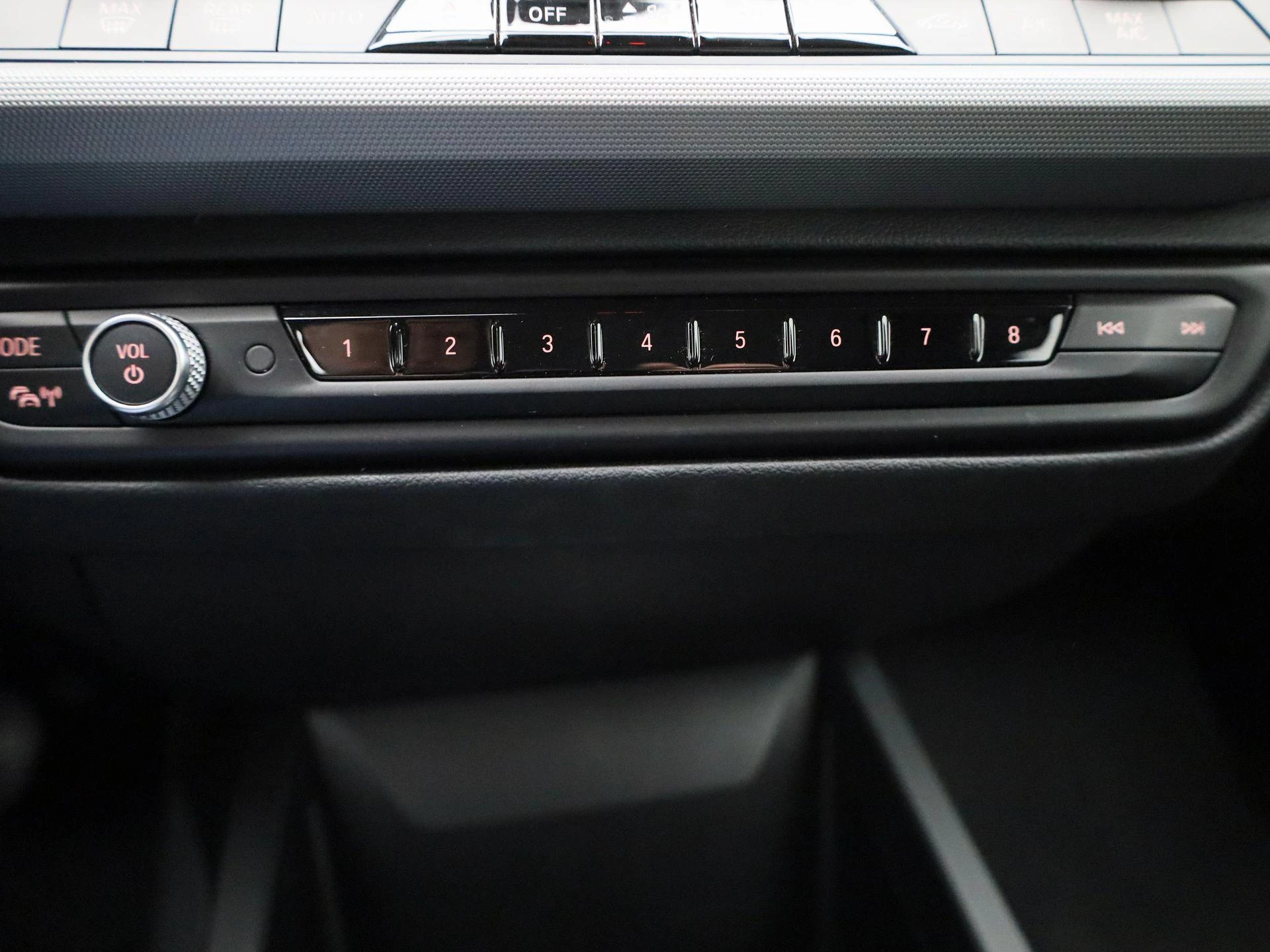 BMW Série 1 Hatch 118iA (100 kW)