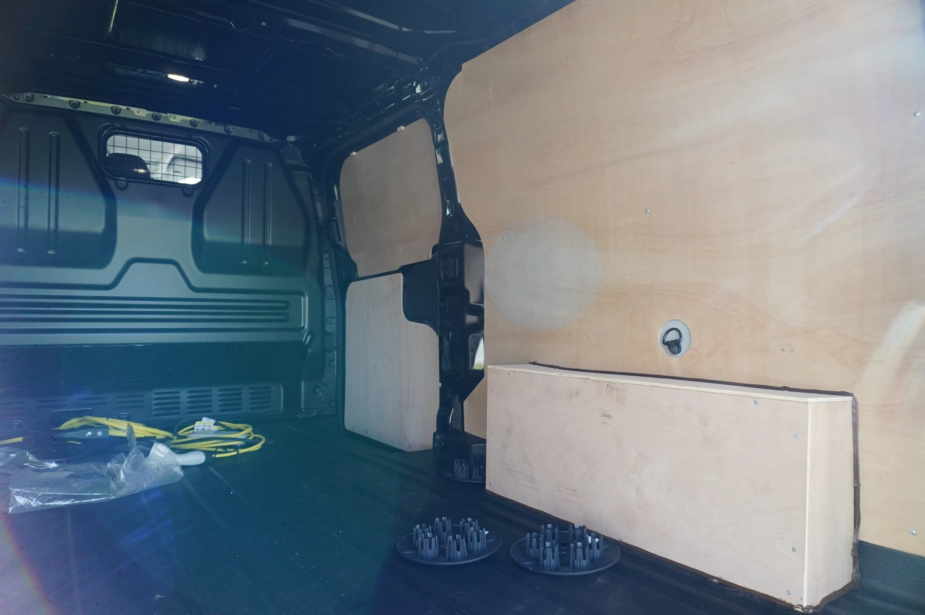 Volkswagen-Transporter-image-32