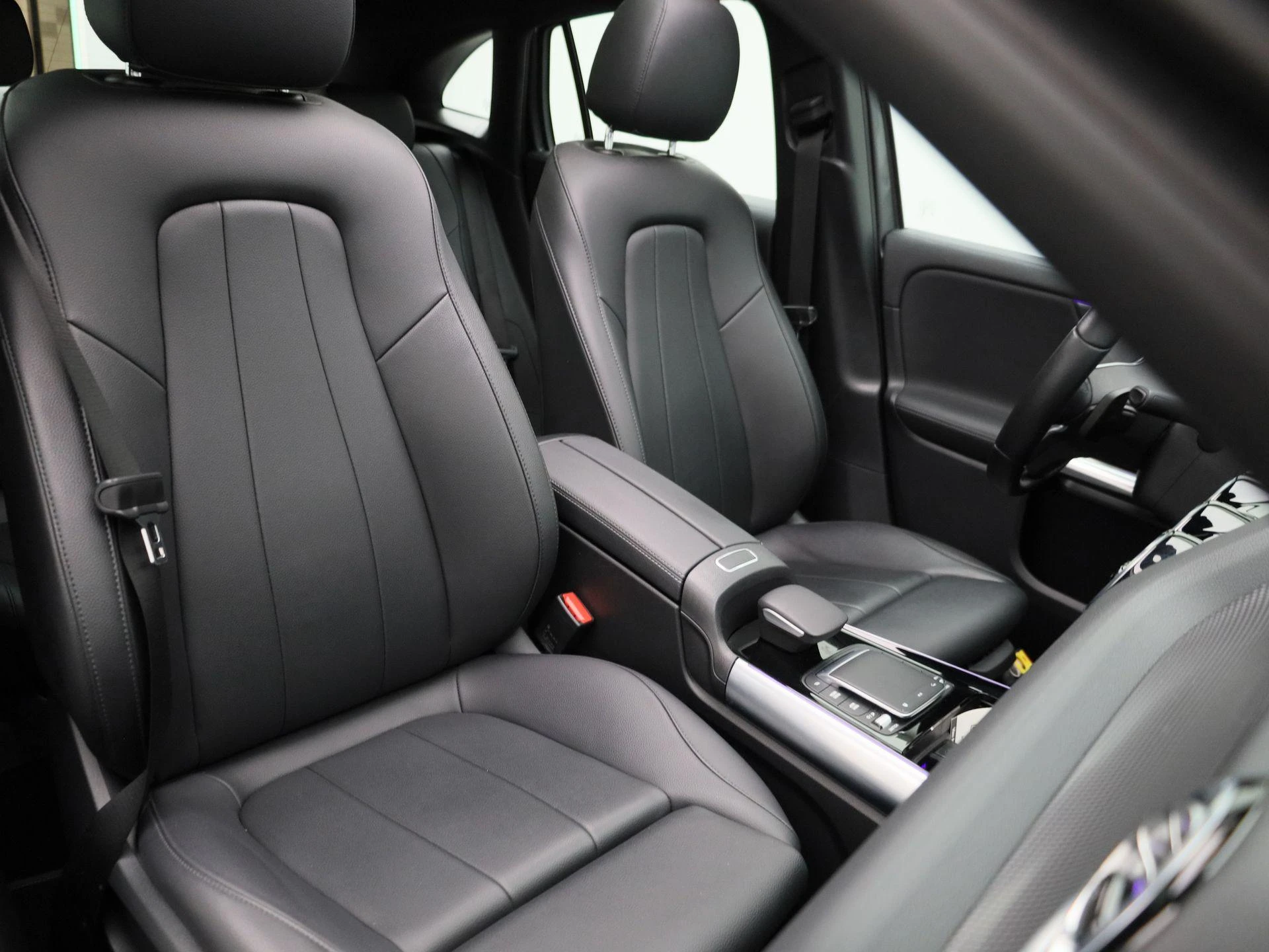 Mercedes-Benz-GLA-image-42