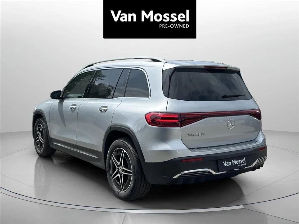 Mercedes-Benz-EQB-image-6