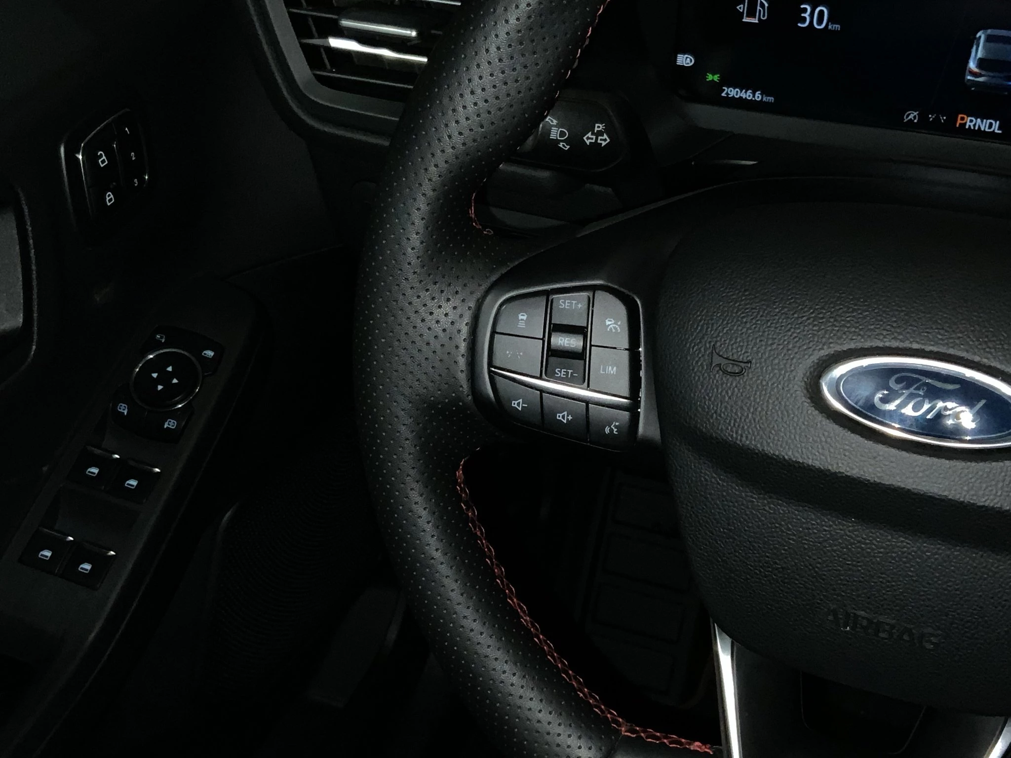 Ford Kuga ST-Line X Aut.*PANO*AHK*360GRAD*LED-MATRIX*NAVI*GRA*WINTER-PKT..