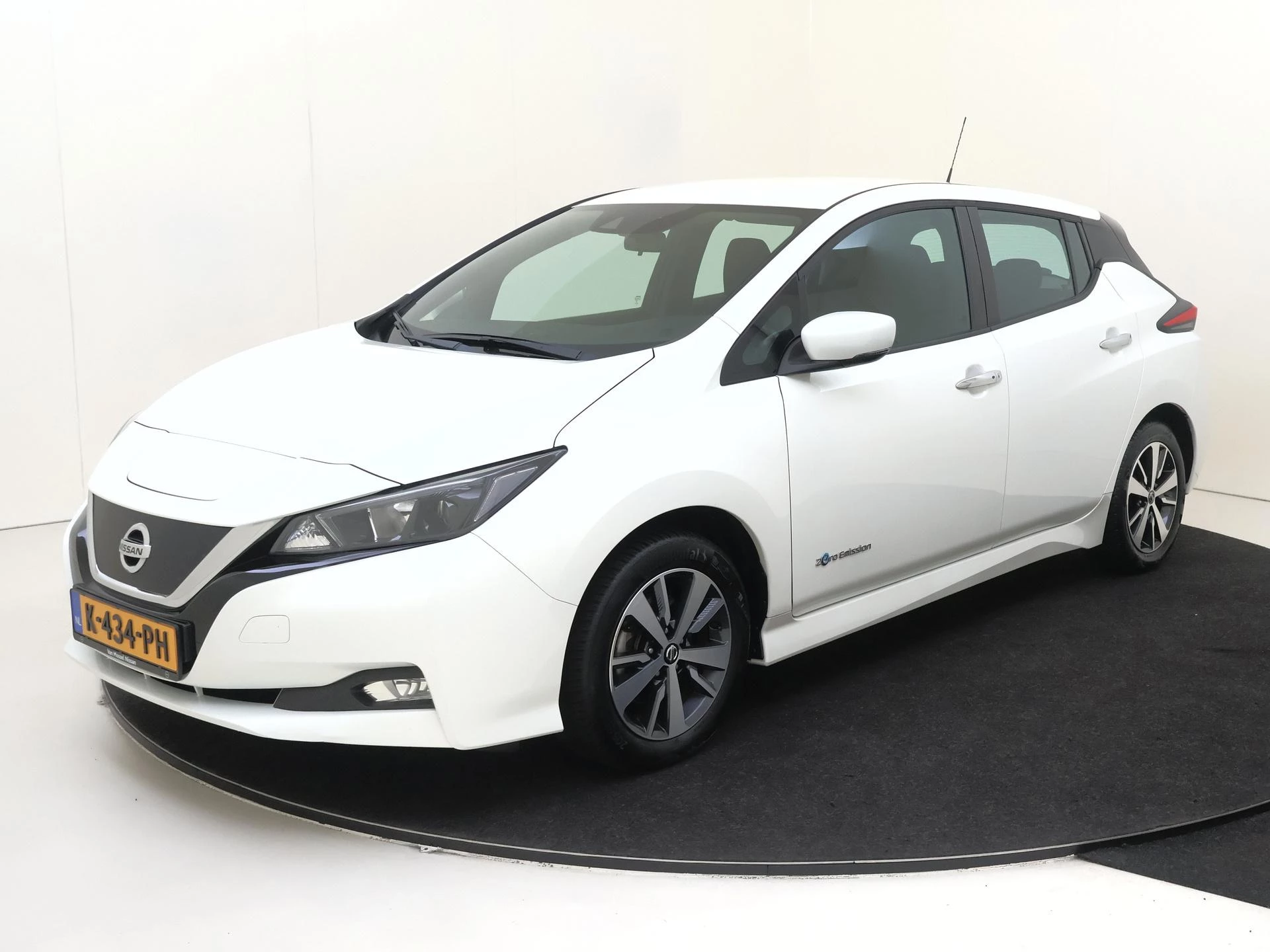 Nissan-Leaf-image-0