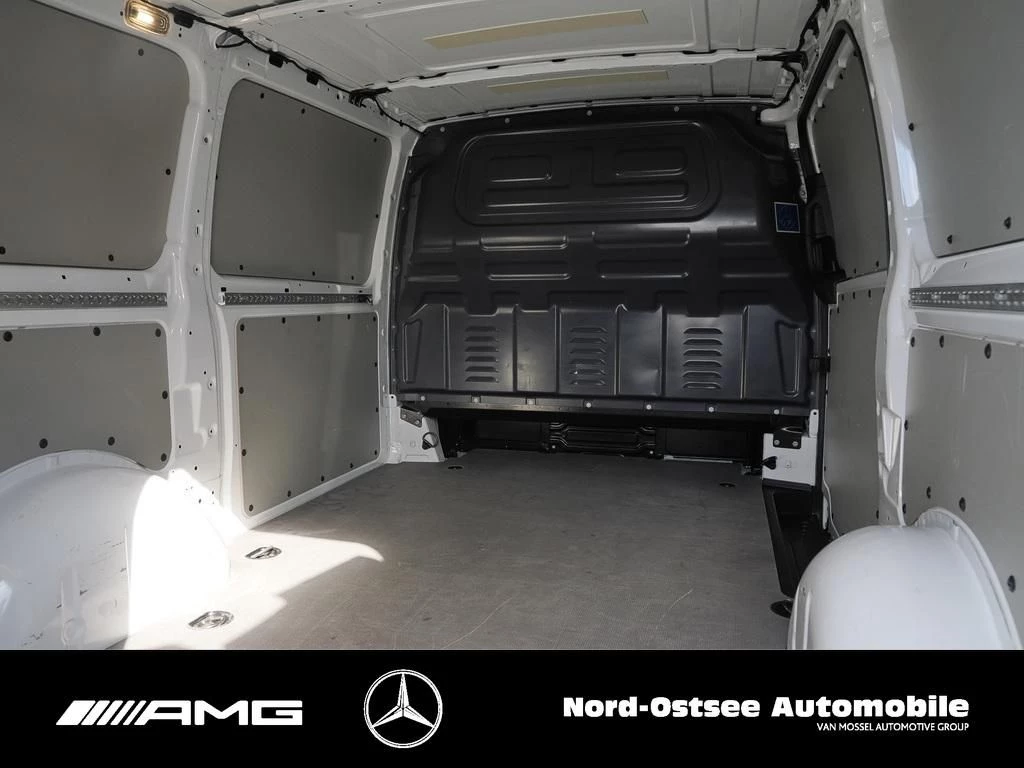 Mercedes-Benz-Vito-image-11