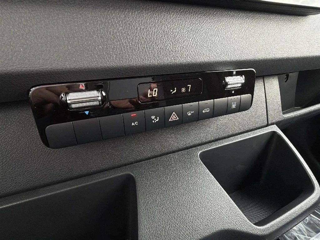 Mercedes-Benz-Sprinter-image-9