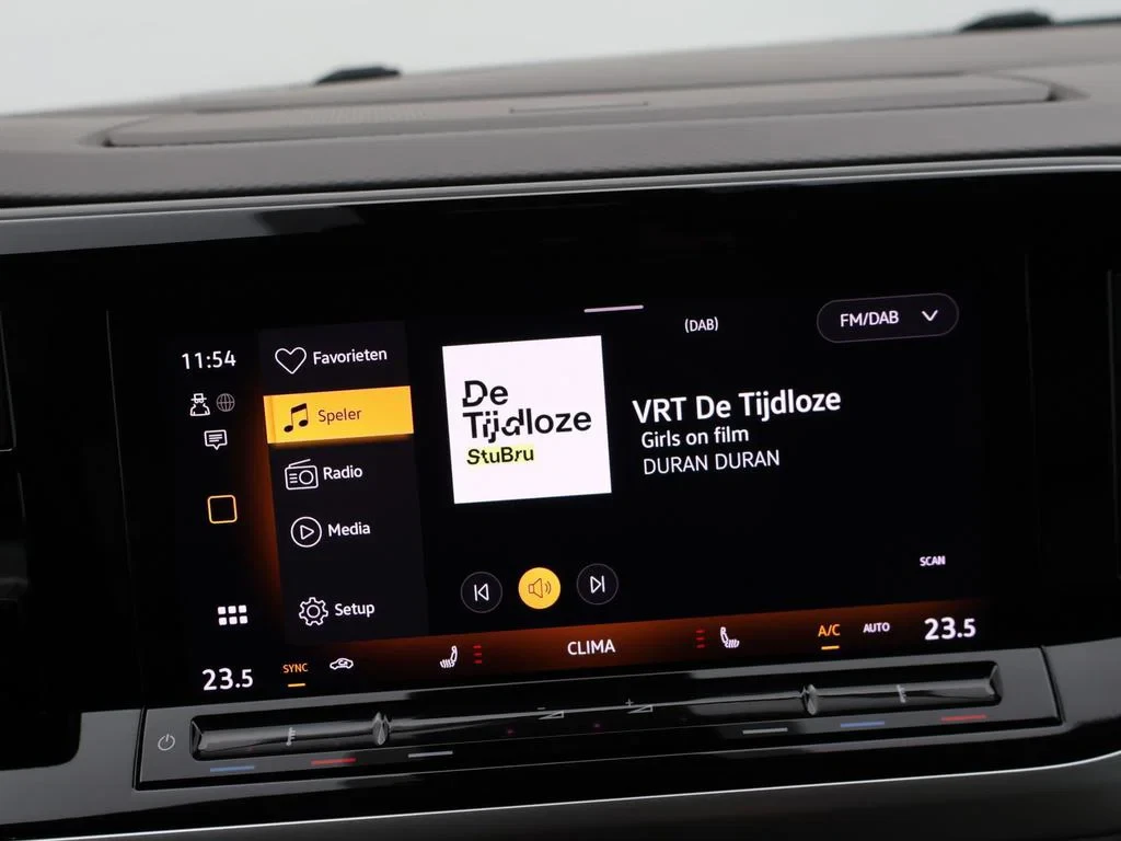 Volkswagen-Multivan-image-27