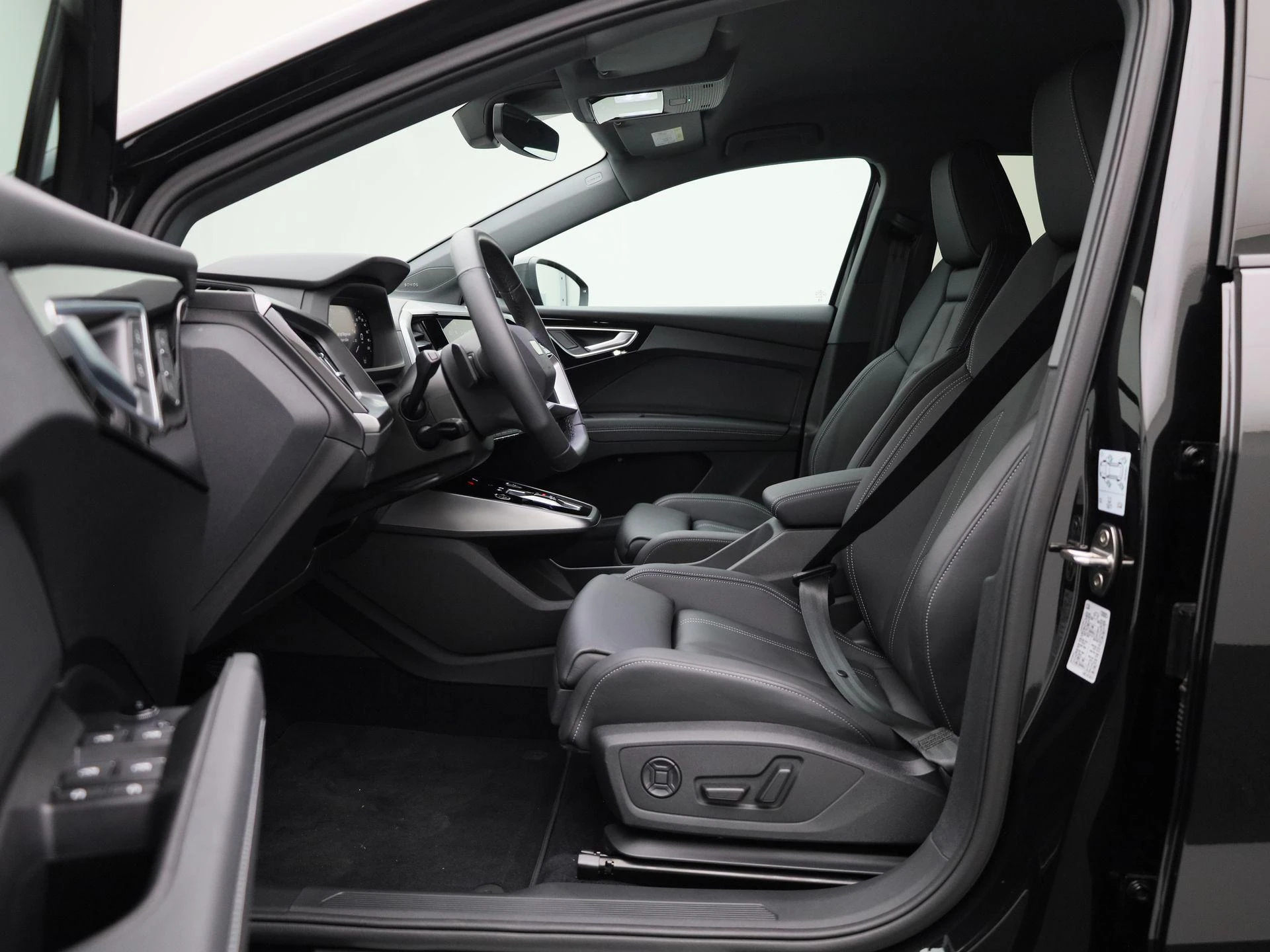 Audi-Q4 e-tron-image-17