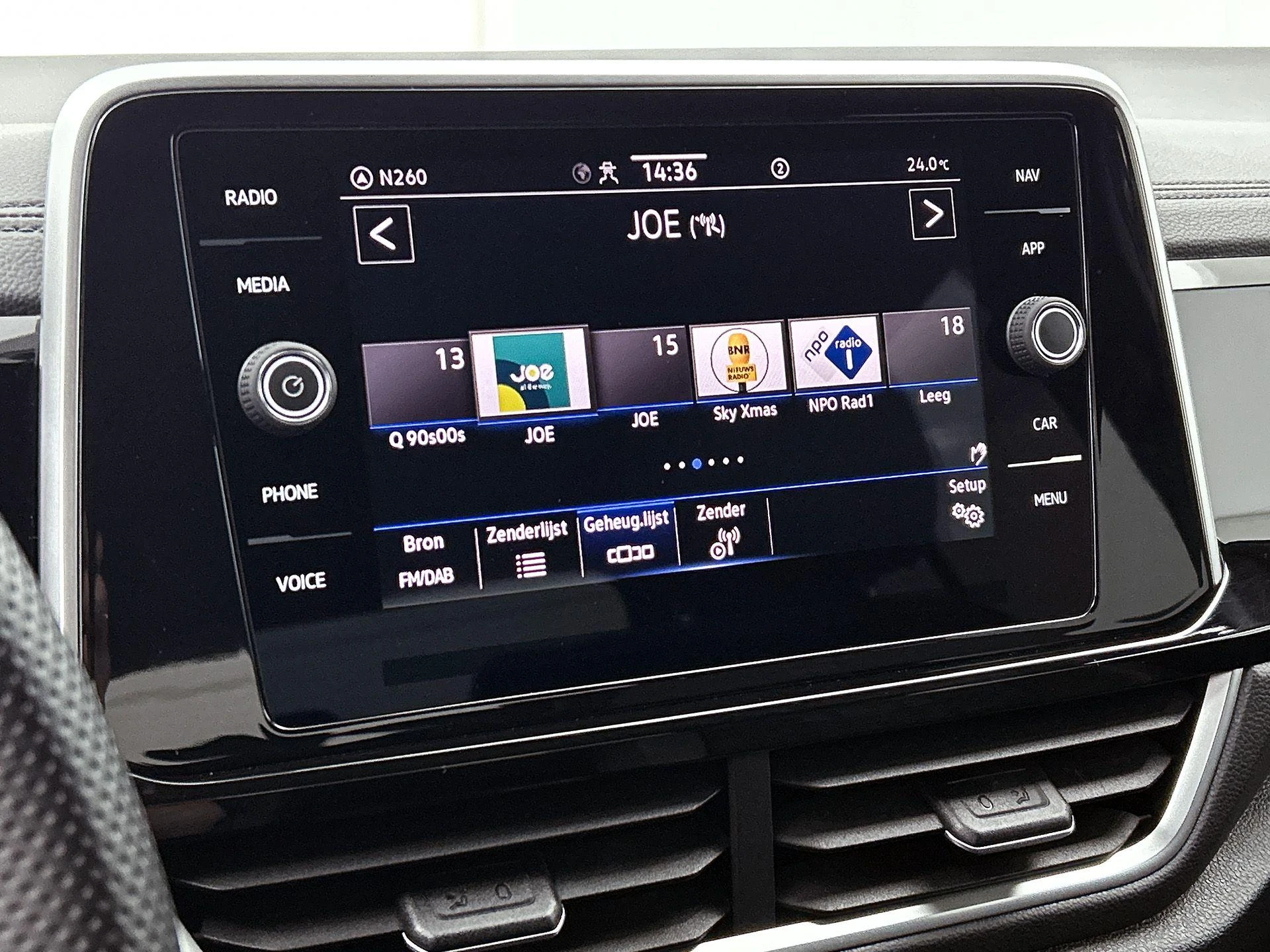 Volkswagen-T-Roc-image-6