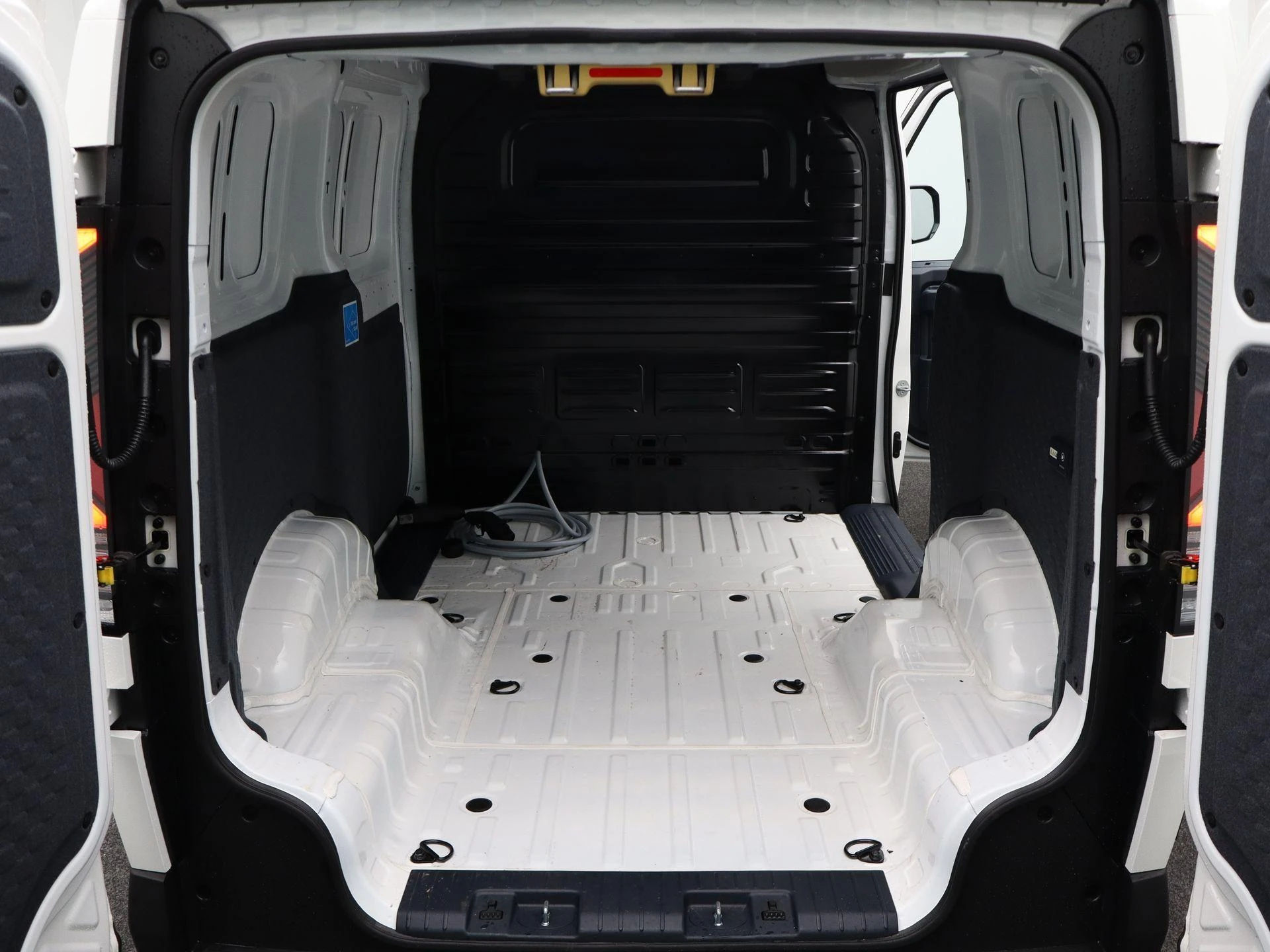 Kia-PV5-image-36