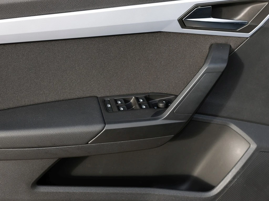 SEAT-Arona-image-15