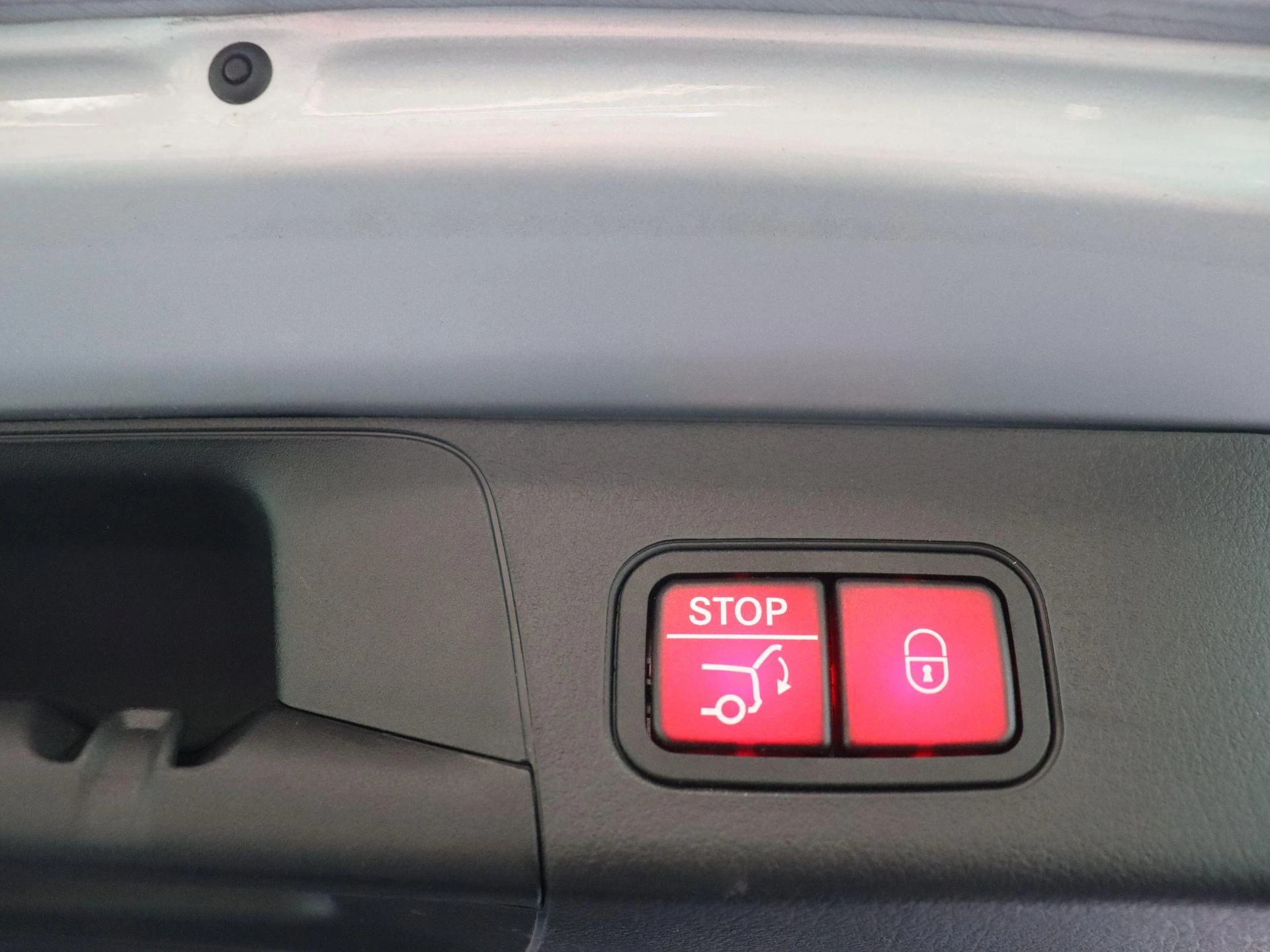 Mercedes-Benz-EQB-image-22