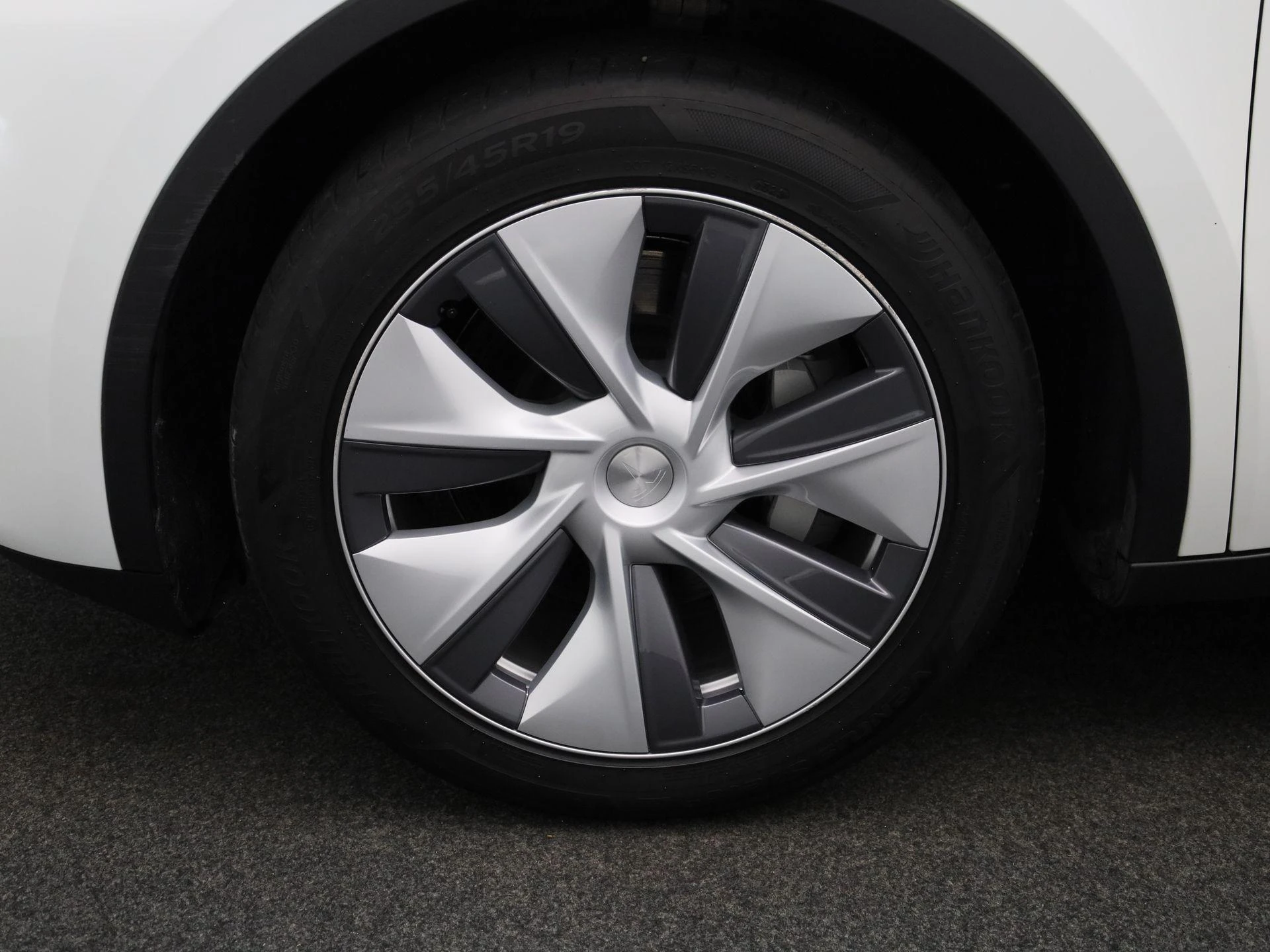 Tesla-Model Y-image-15