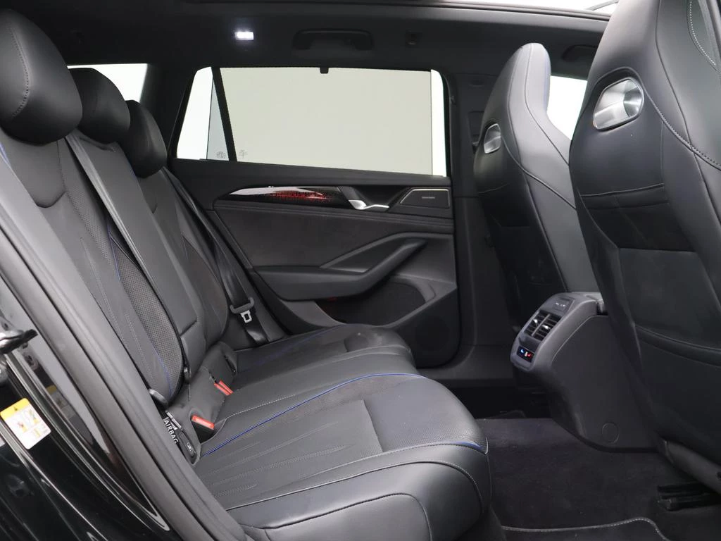 Volkswagen-Passat-image-14