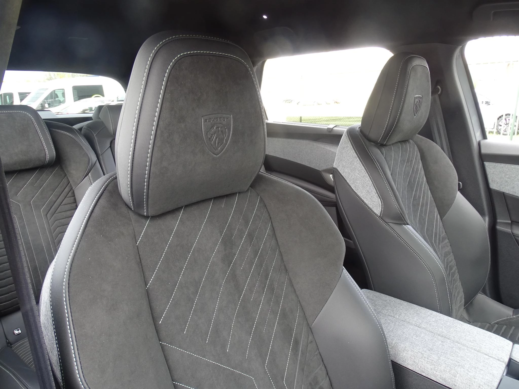 Peugeot-e-5008-image-19