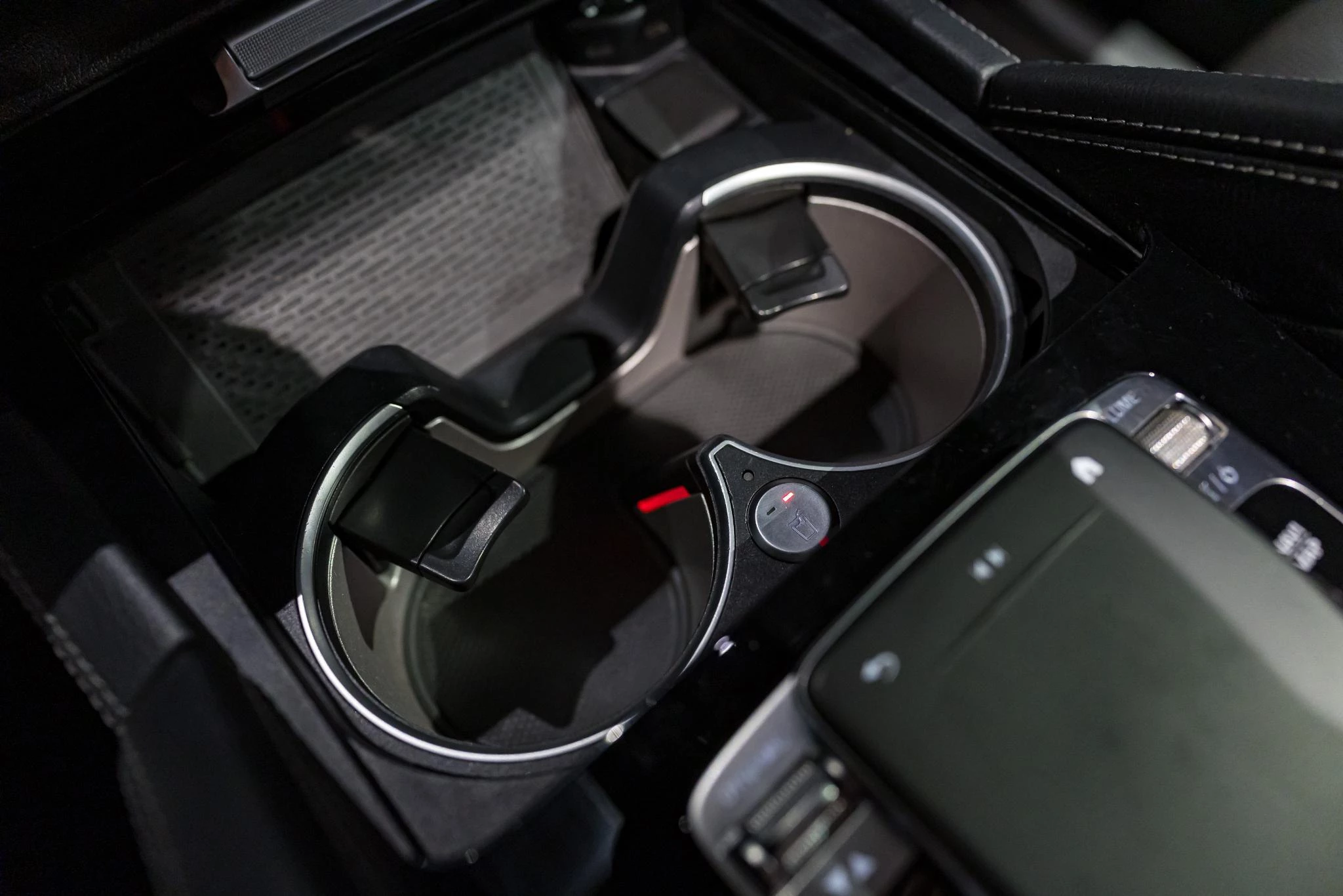 Mercedes-Benz-GLS-image-48