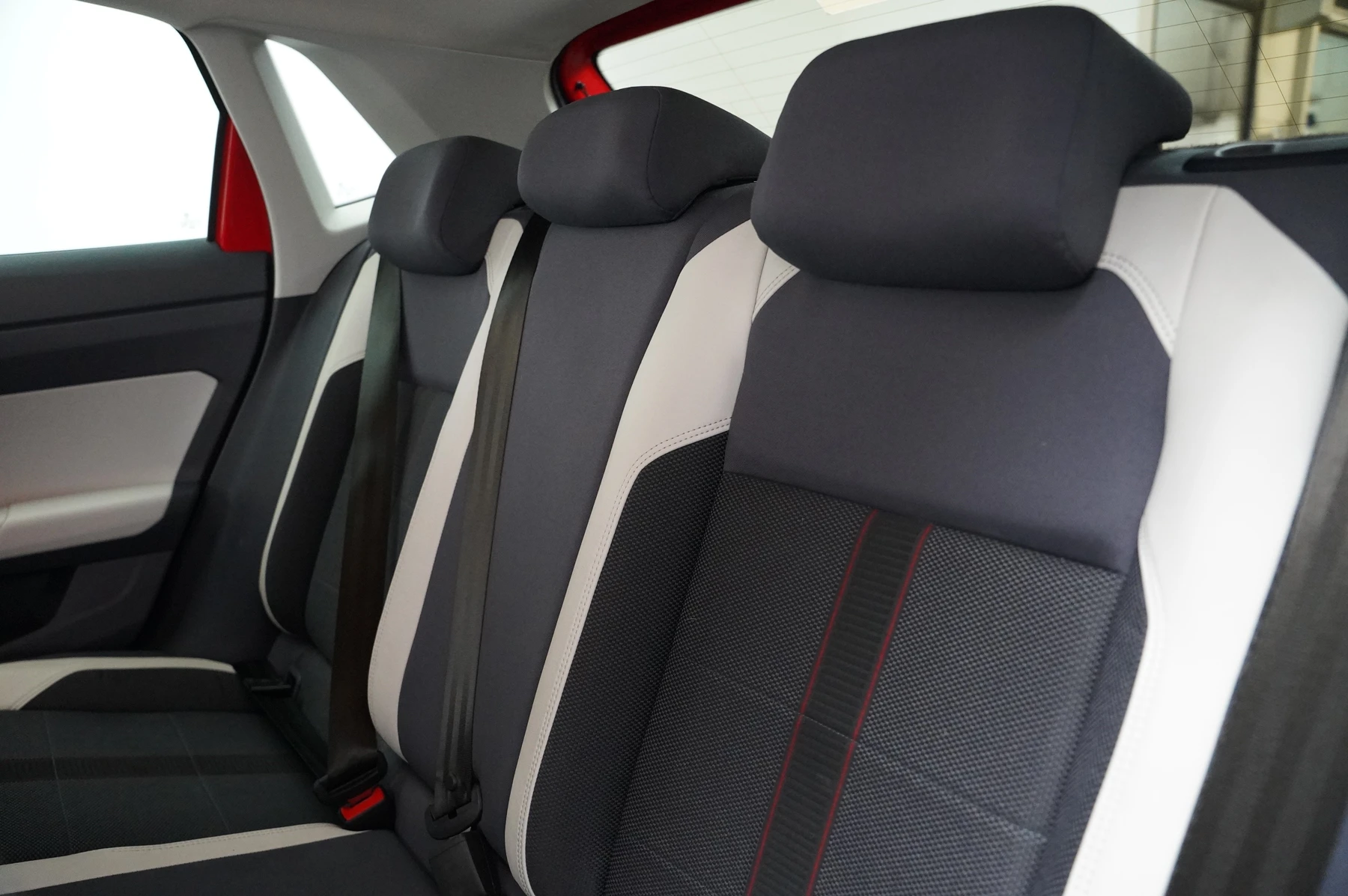 Volkswagen-Polo-image-27