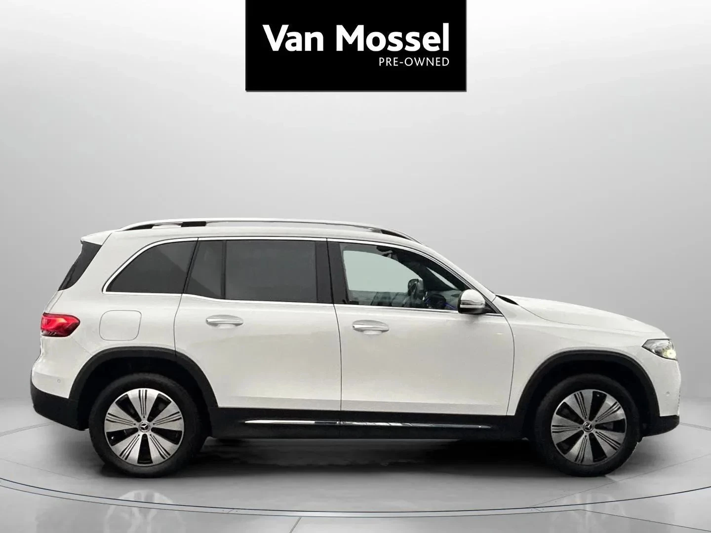 Mercedes-Benz-EQB-image-3