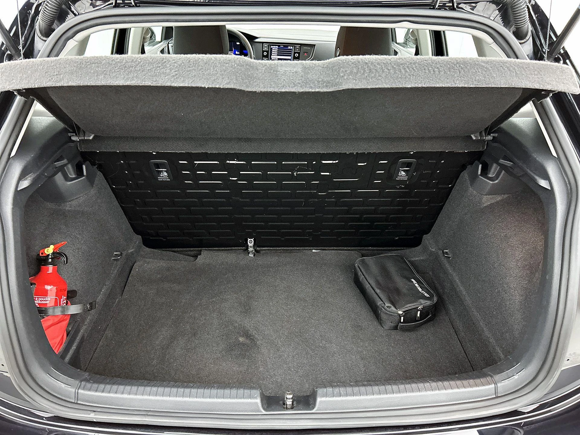 Volkswagen-Polo-image-24