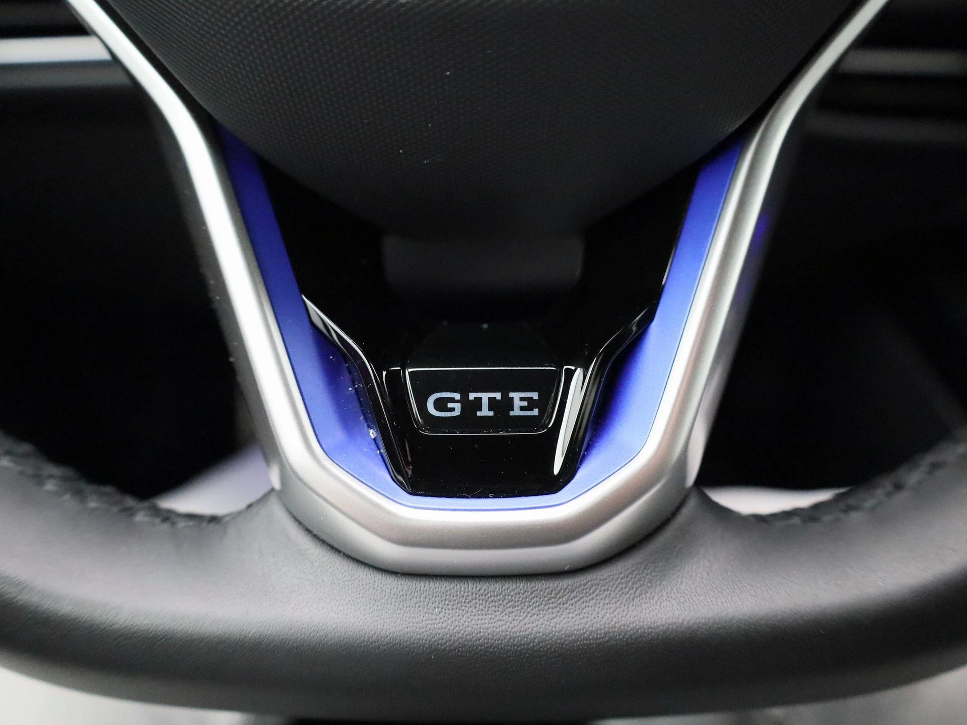 Volkswagen-Golf-image-32