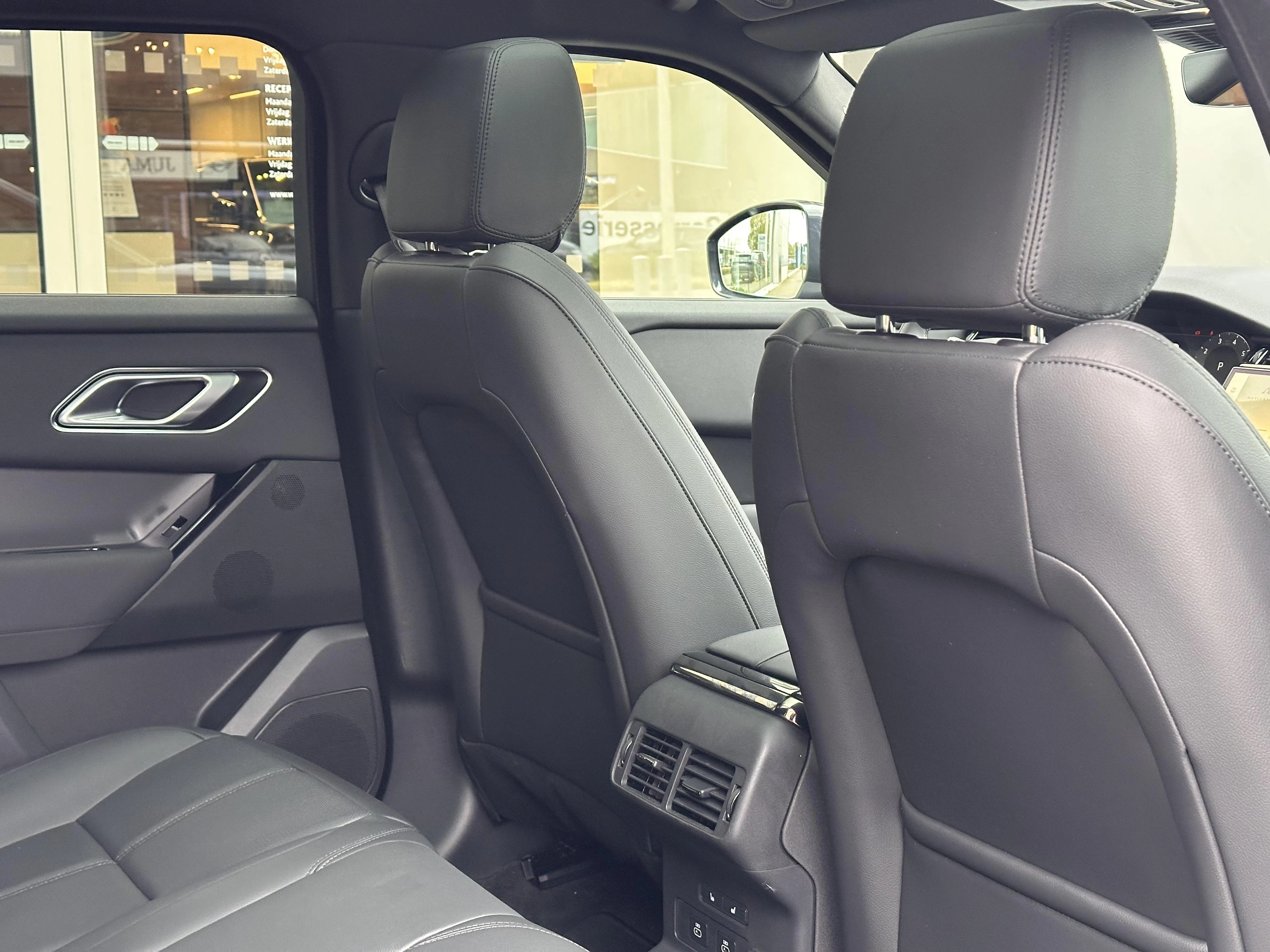 Land Rover-Range Rover Velar-image-9