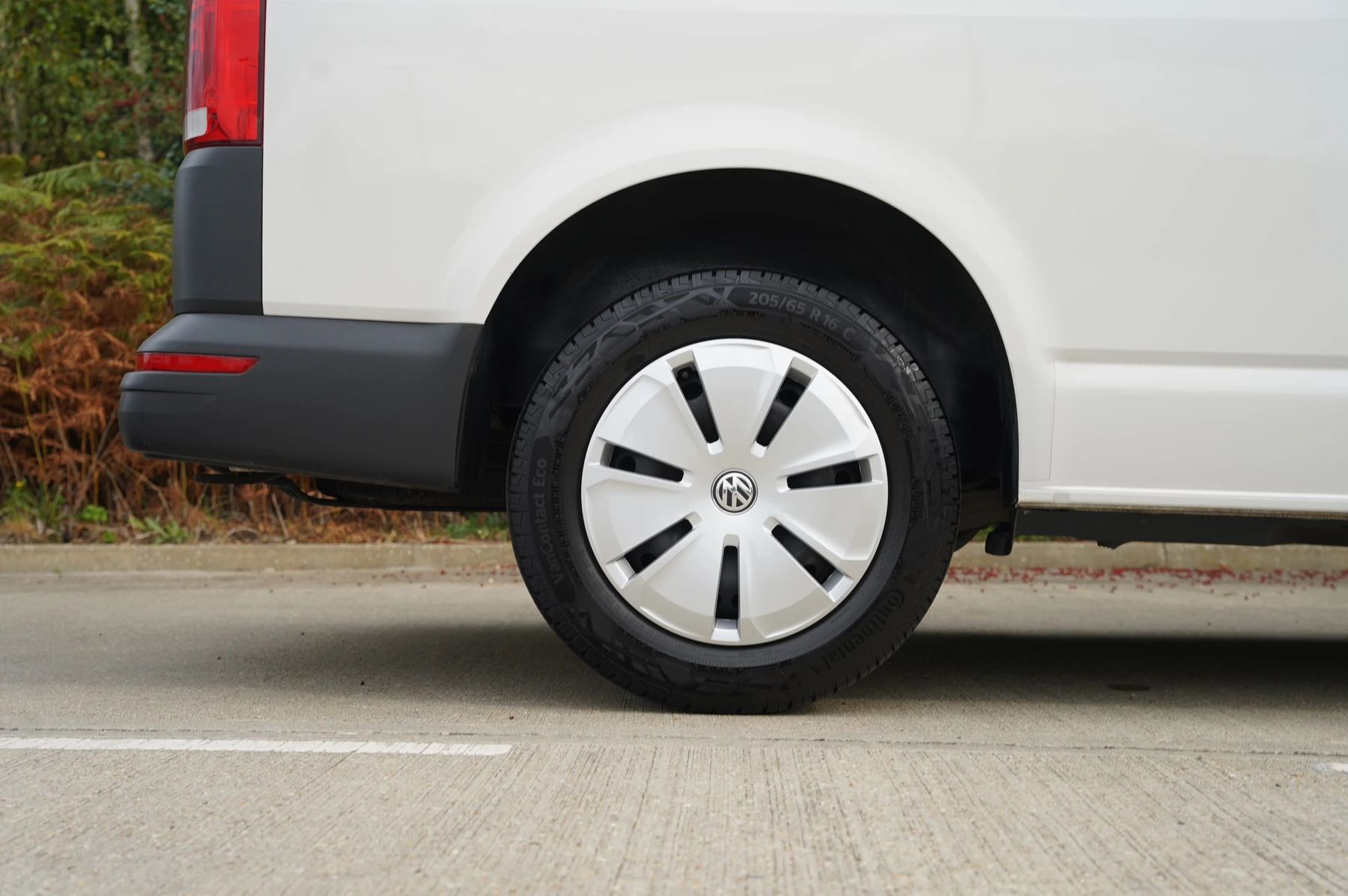 Volkswagen-Transporter-image-29