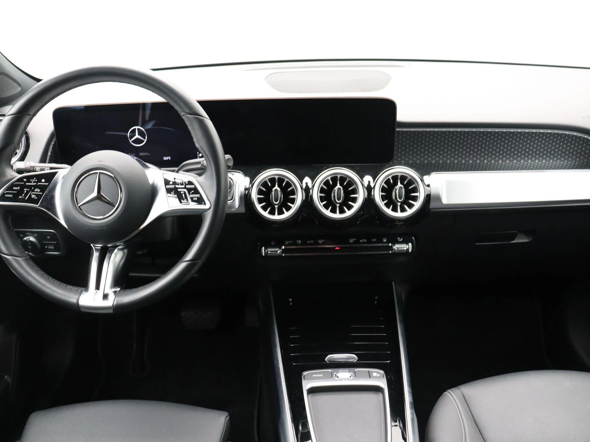 Mercedes-Benz-EQB-image-13