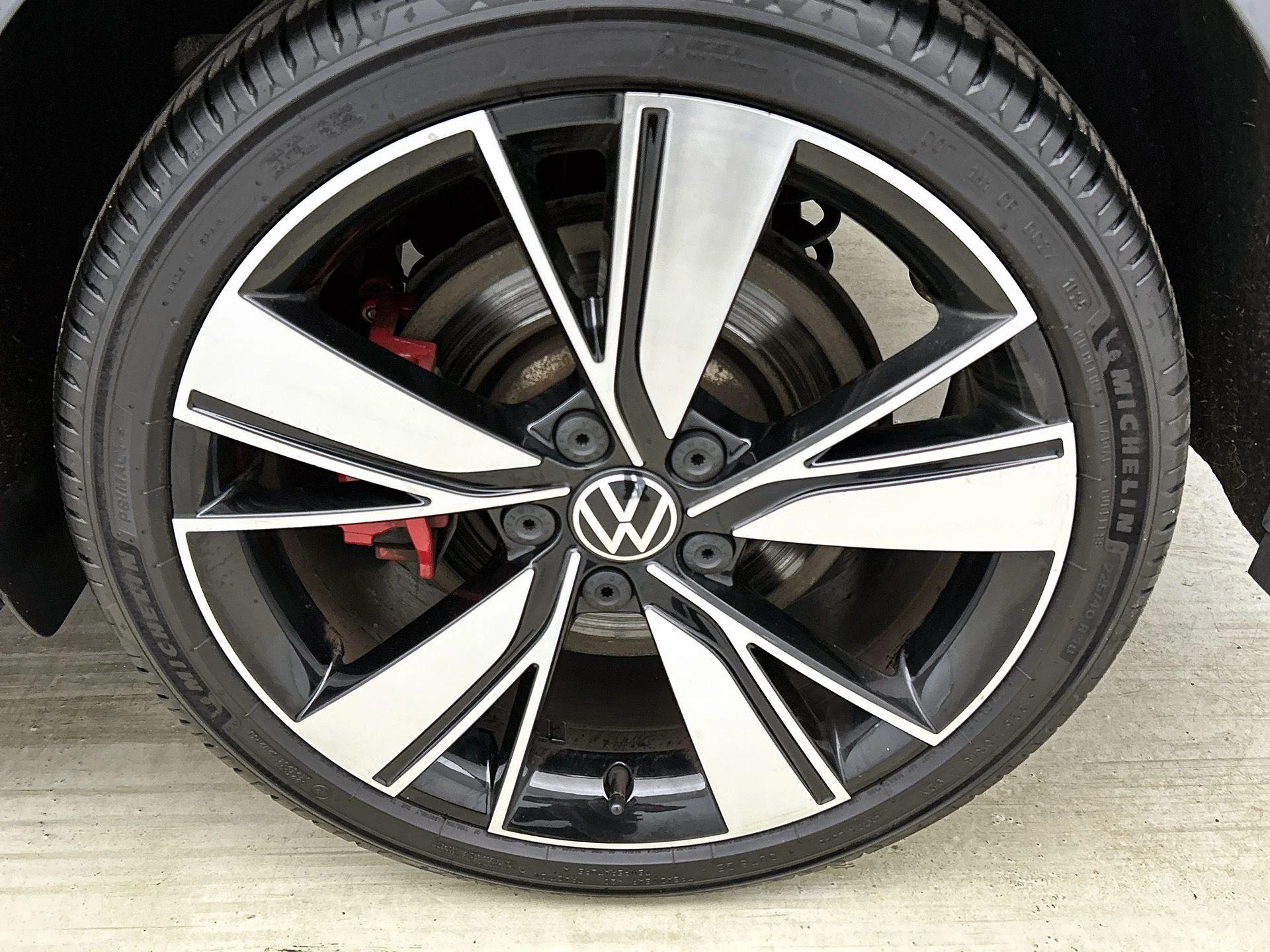 Volkswagen-Golf-image-31