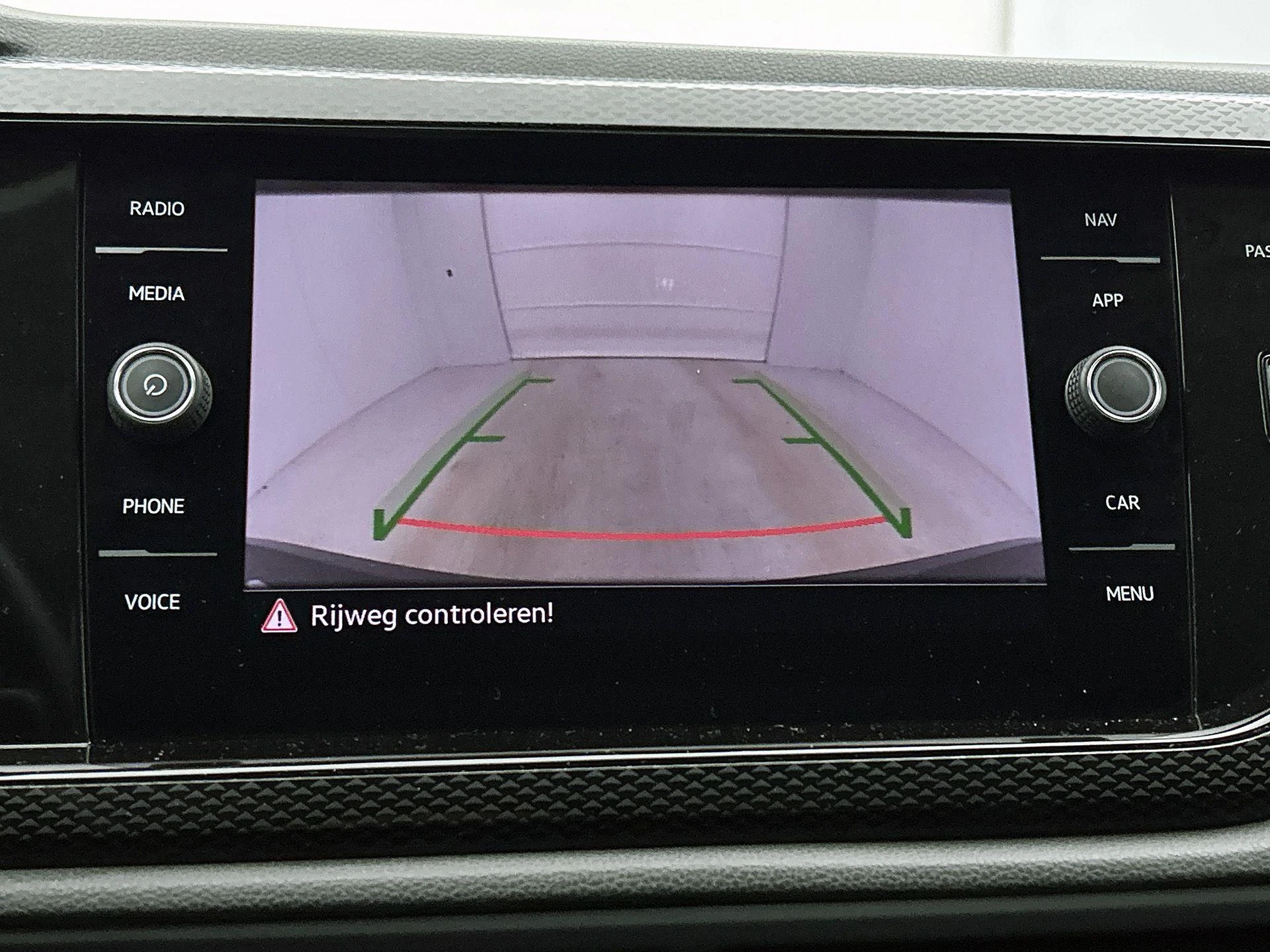 Volkswagen-Polo-image-9