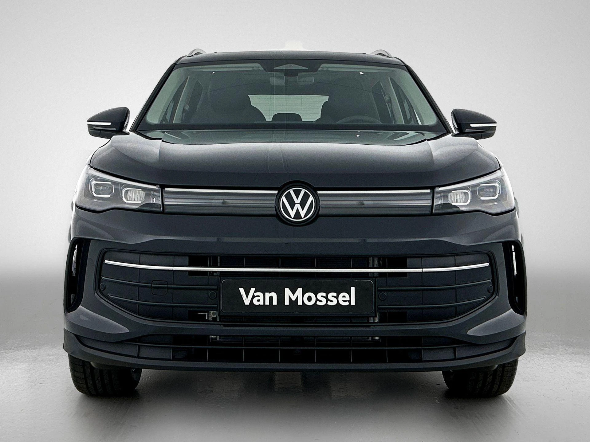 Volkswagen-Tiguan-image-4