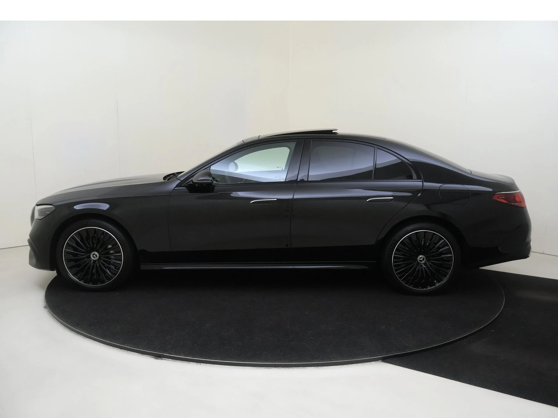 Mercedes-Benz-E-Klasse-image-8