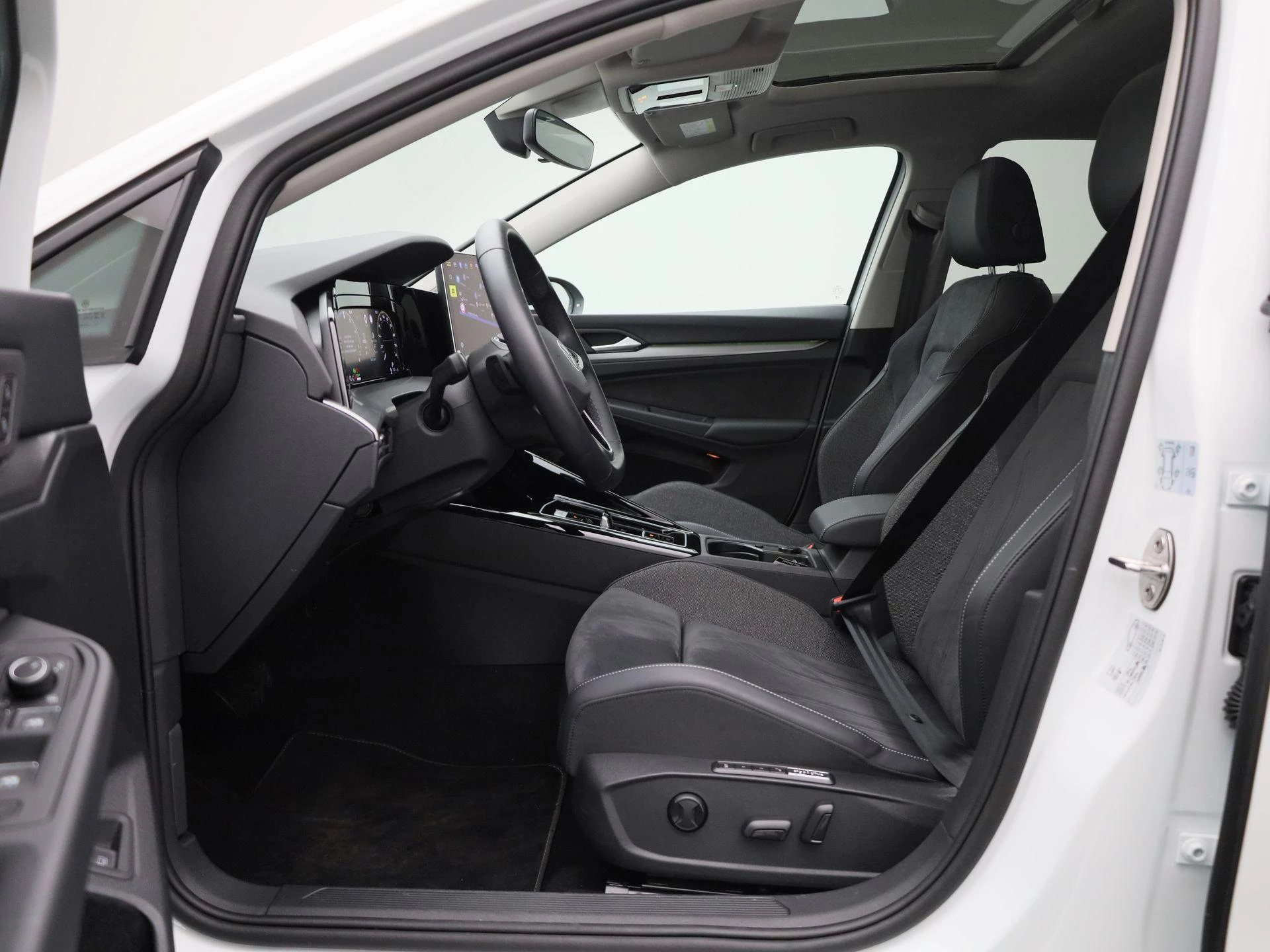 Volkswagen-Golf-image-10
