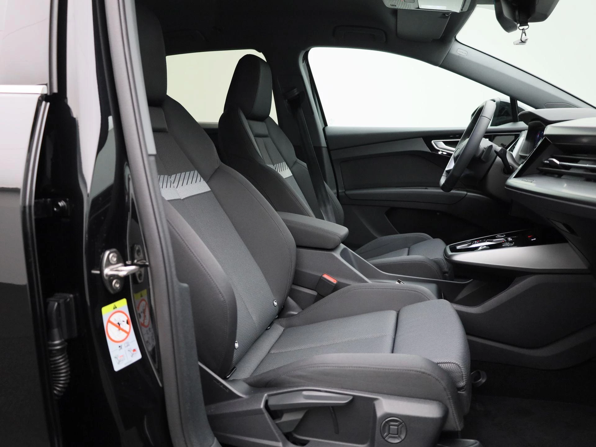 Audi-Q4 e-tron-image-39