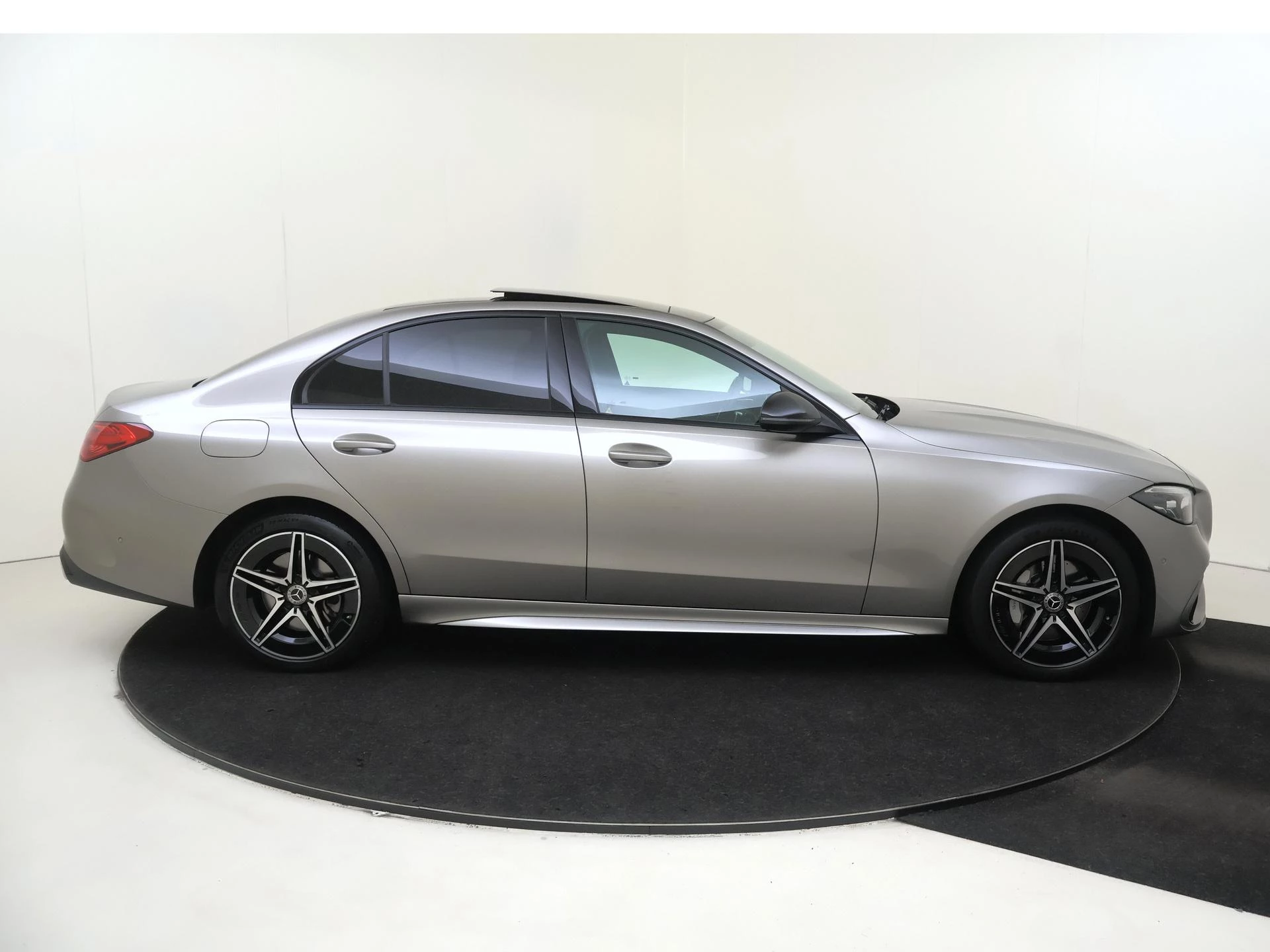 Mercedes-Benz-C-Klasse-image-9