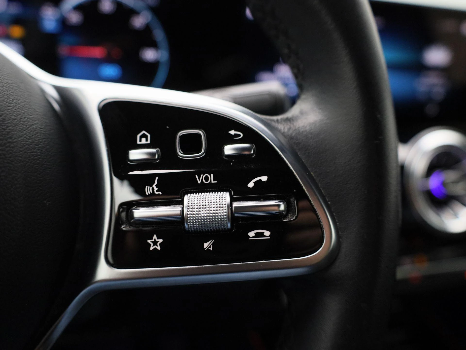 Mercedes-Benz-EQA-image-16