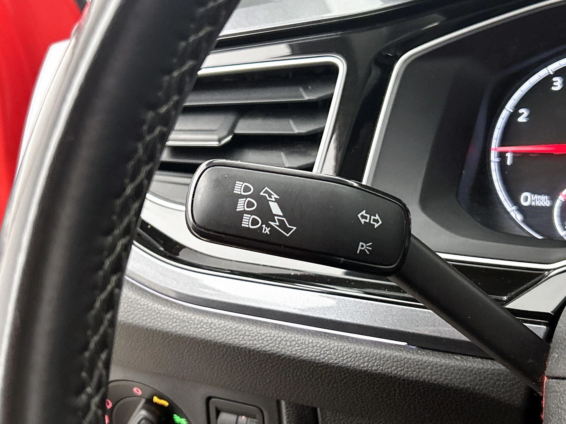 Volkswagen-Polo-image-9