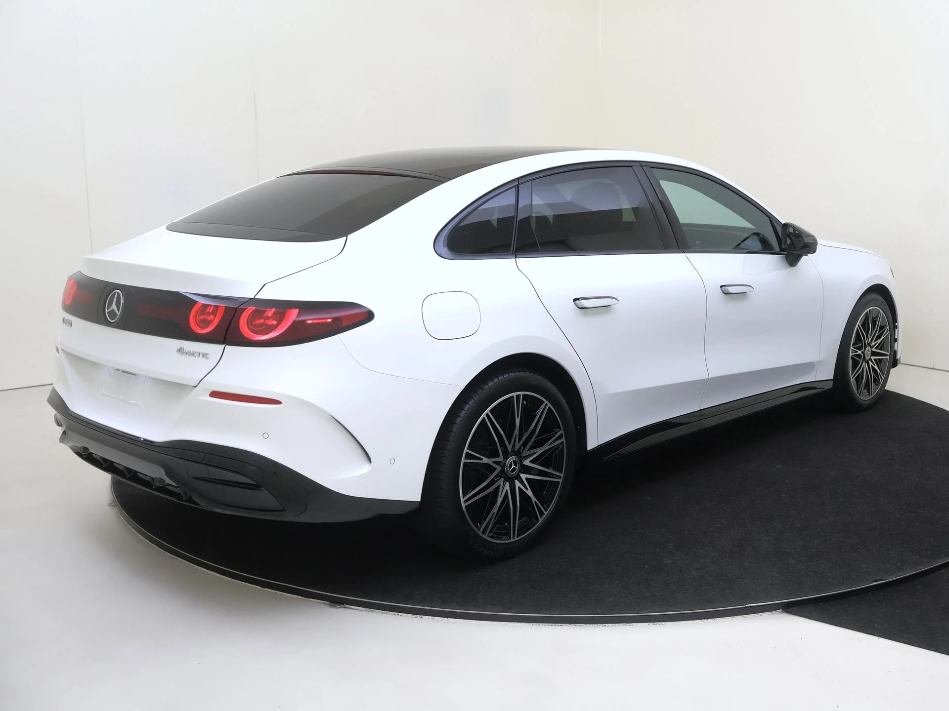 Mercedes-Benz-C-Klasse-image-3