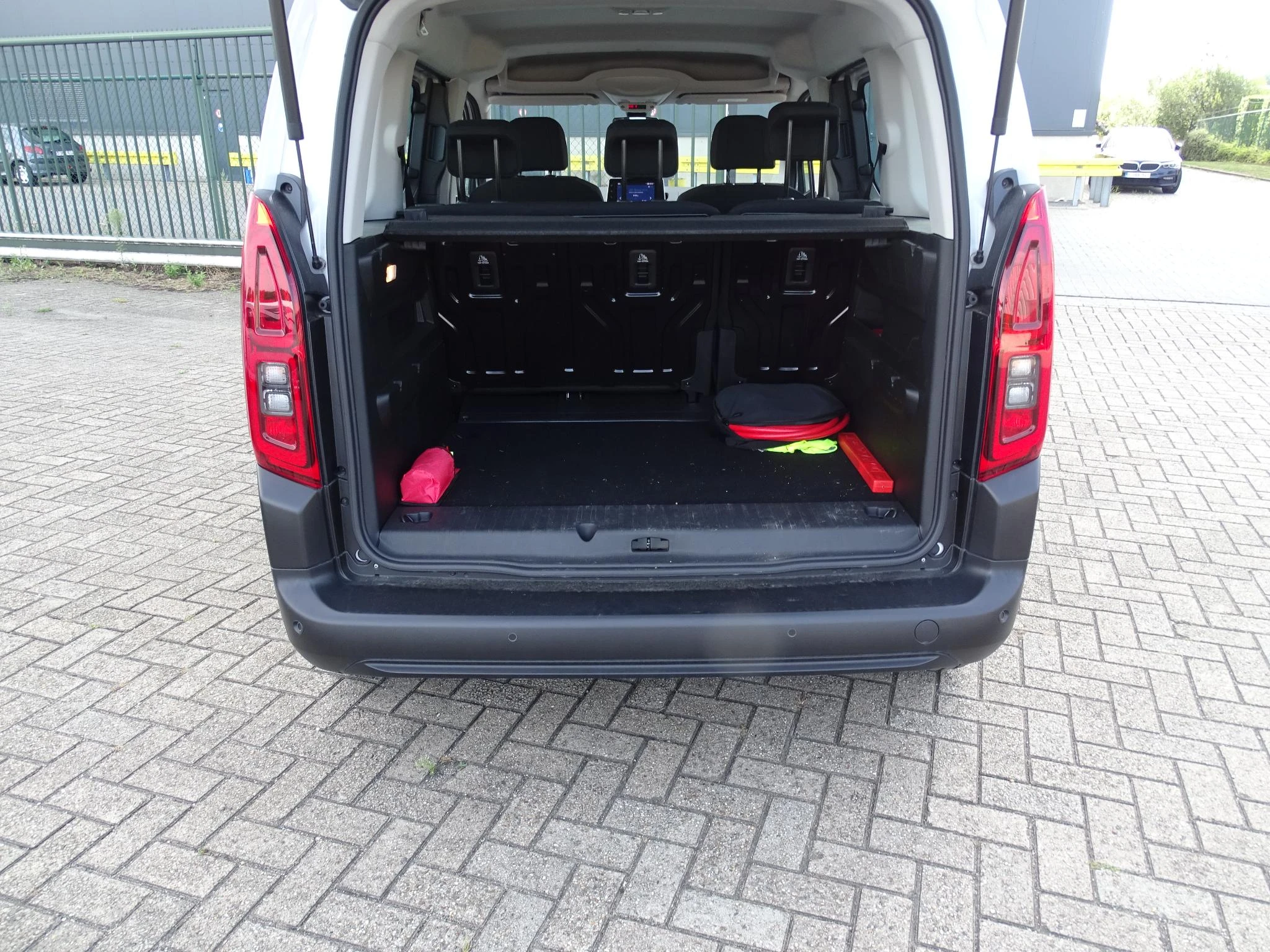 Citroën-ë-Berlingo-image-16
