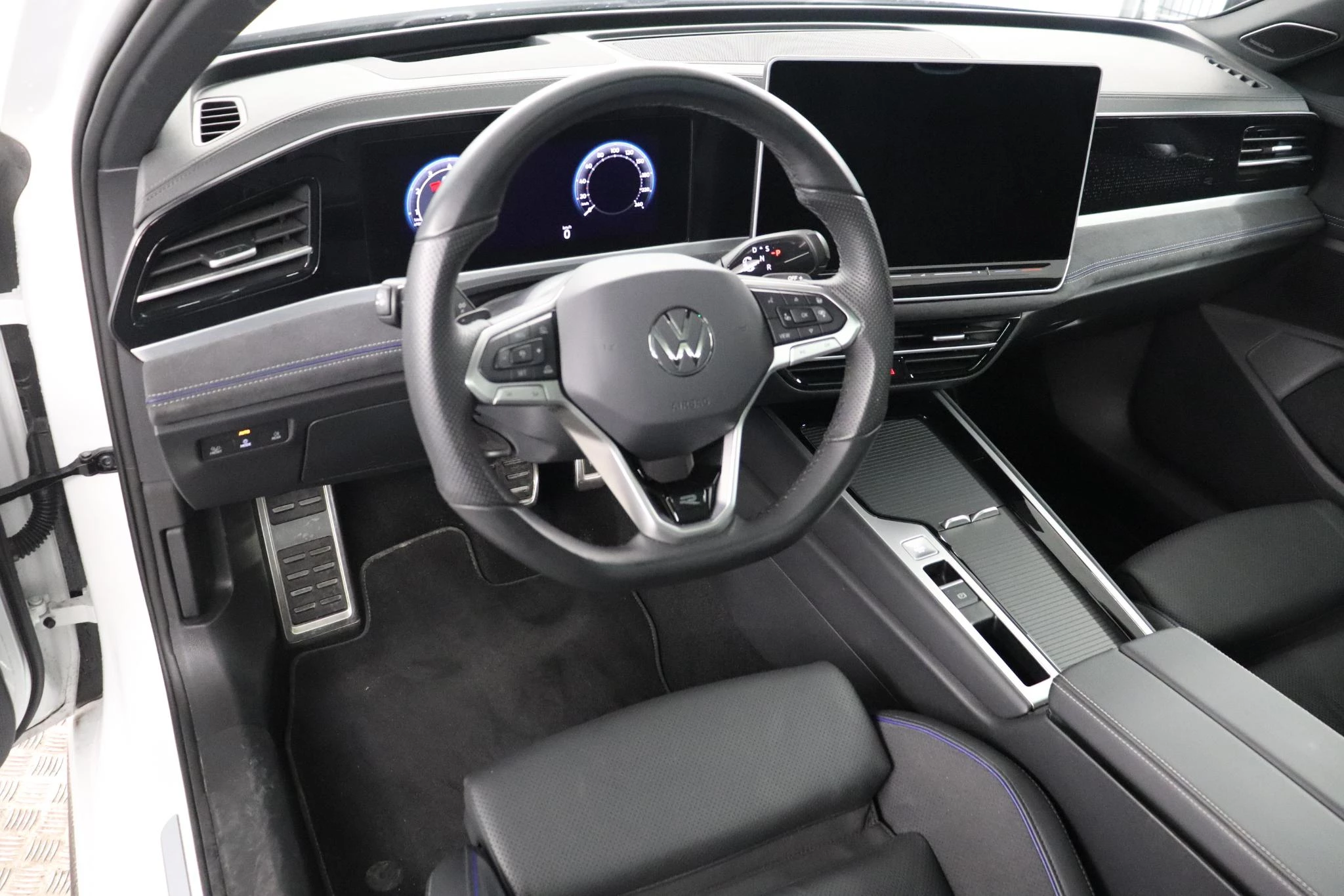 Volkswagen-Passat-image-12