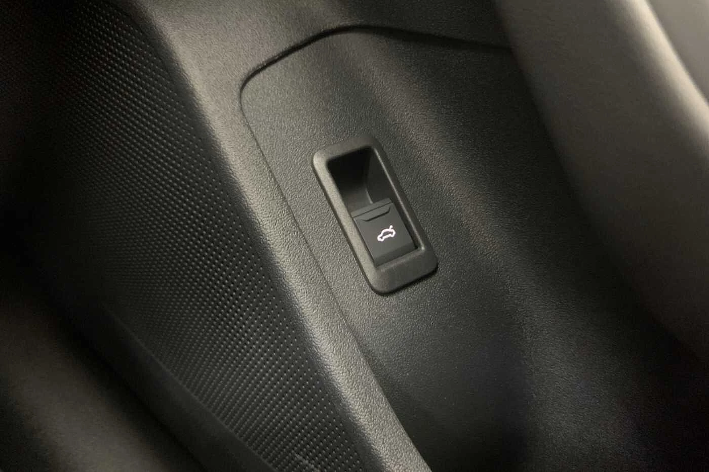 Audi-A6 Avant e-tron-image-23