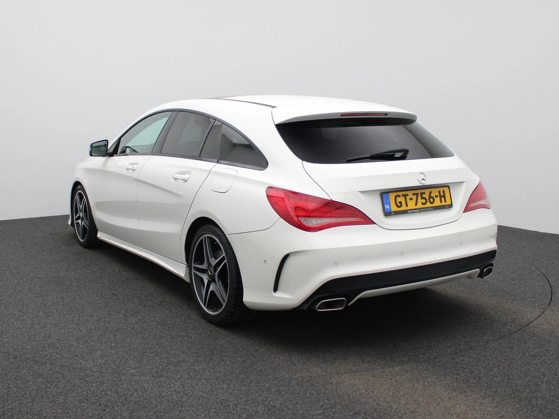 Mercedes-Benz-CLA-image-1