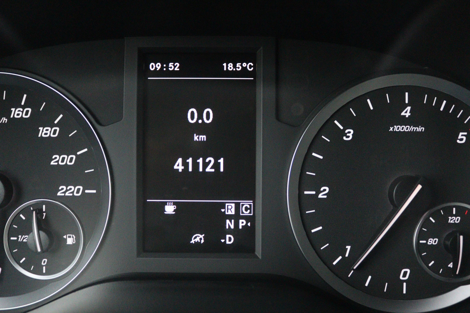 Mercedes-Benz-Vito-image-5