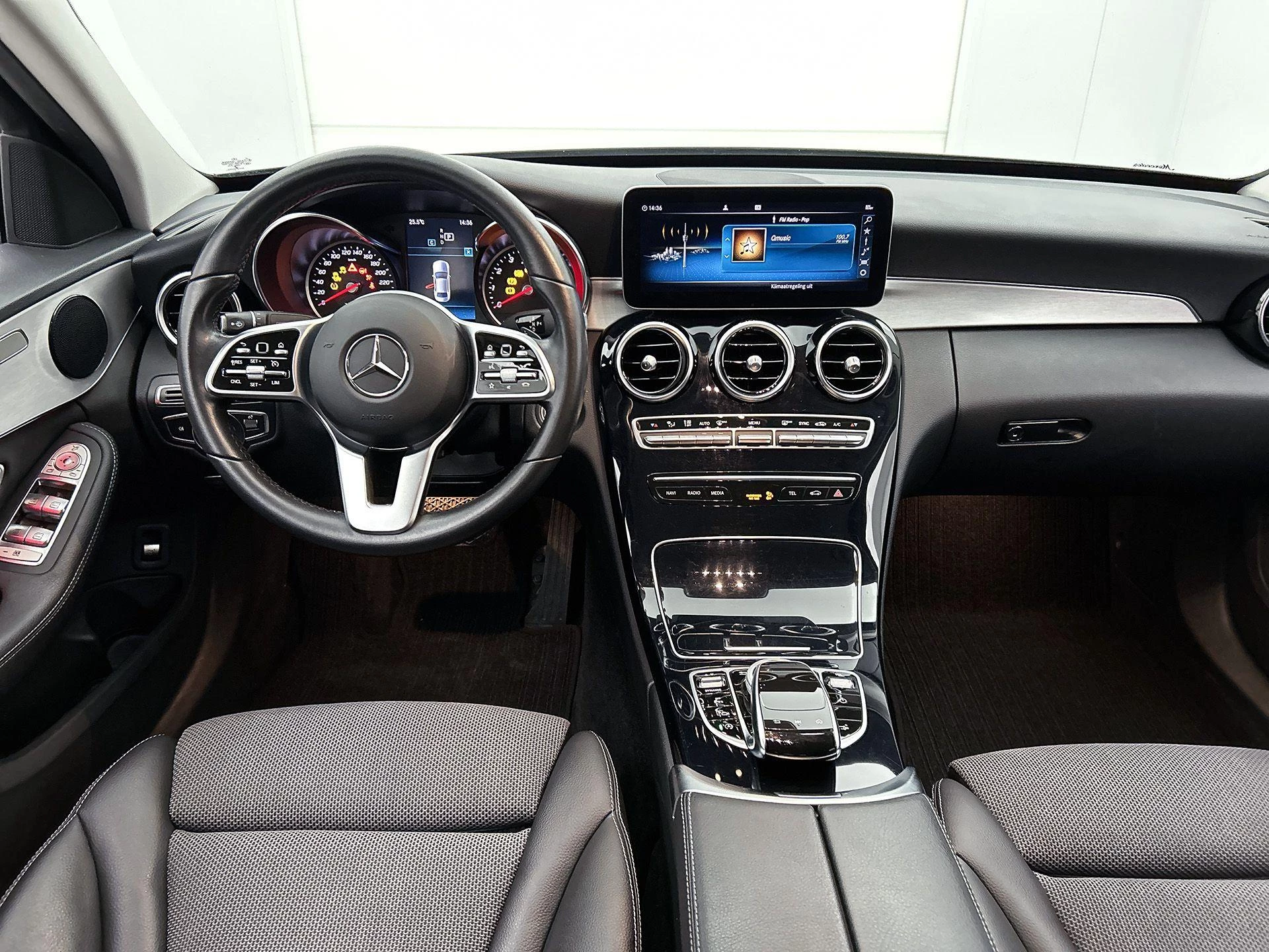 Mercedes-Benz-C-Klasse-image-21