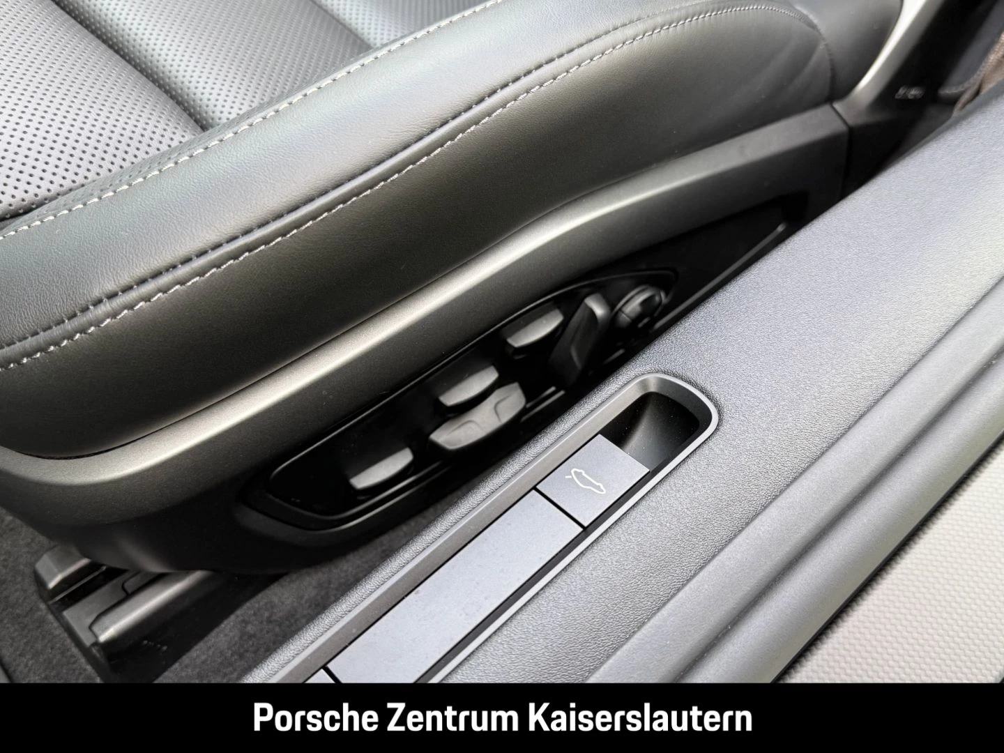 Porsche 911 992 Turbo S Cabrio Burmester Clubleder PCCB turbo s