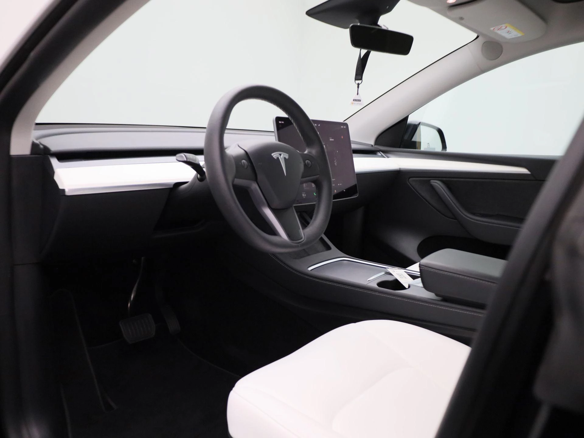 Tesla-Model Y-image-33