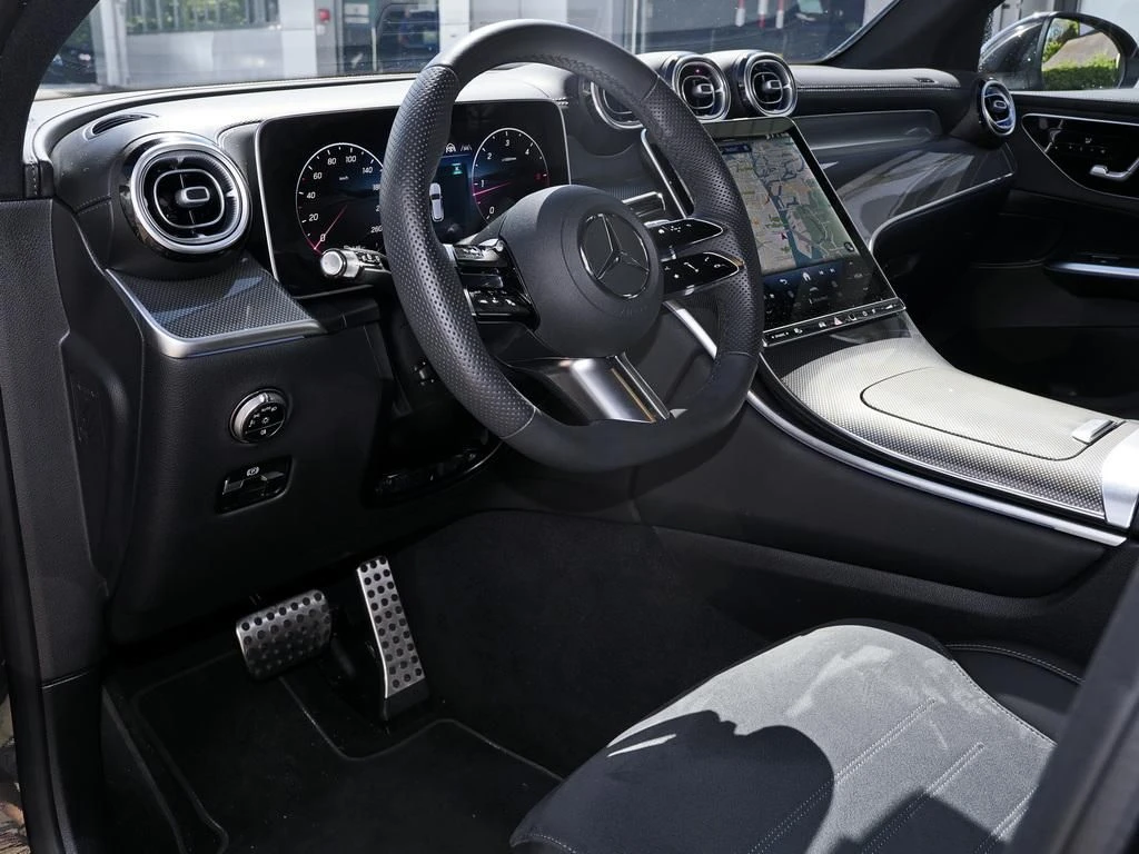Mercedes-Benz-GLC 300 d-image-8