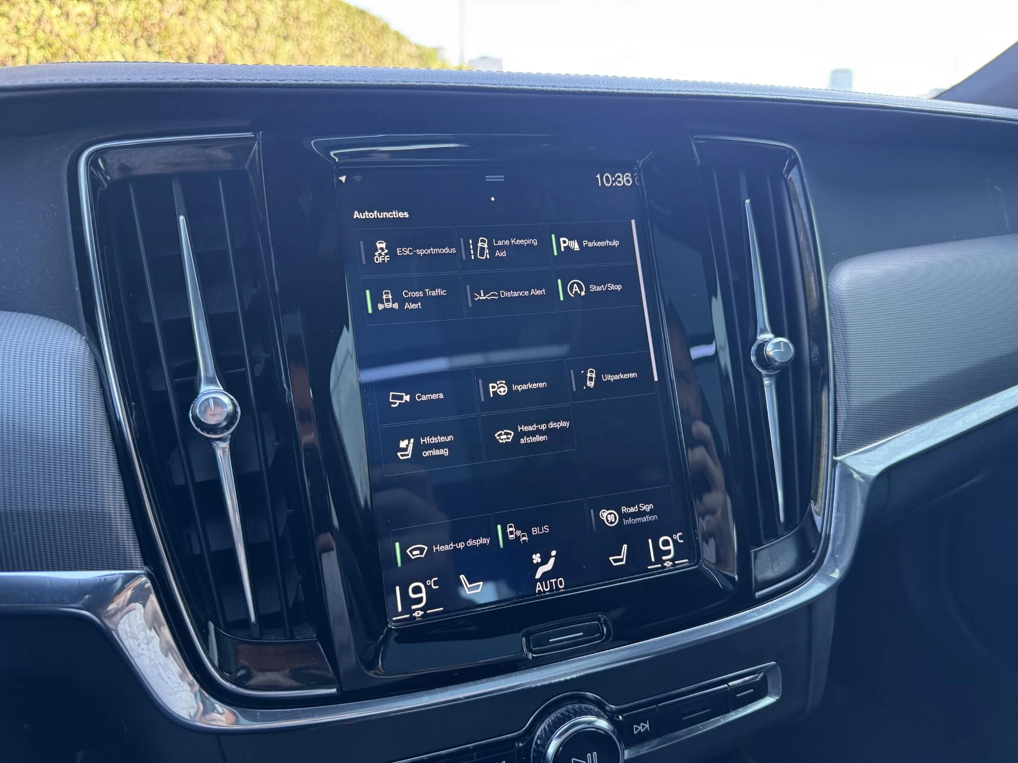 Volvo-V90-image-25