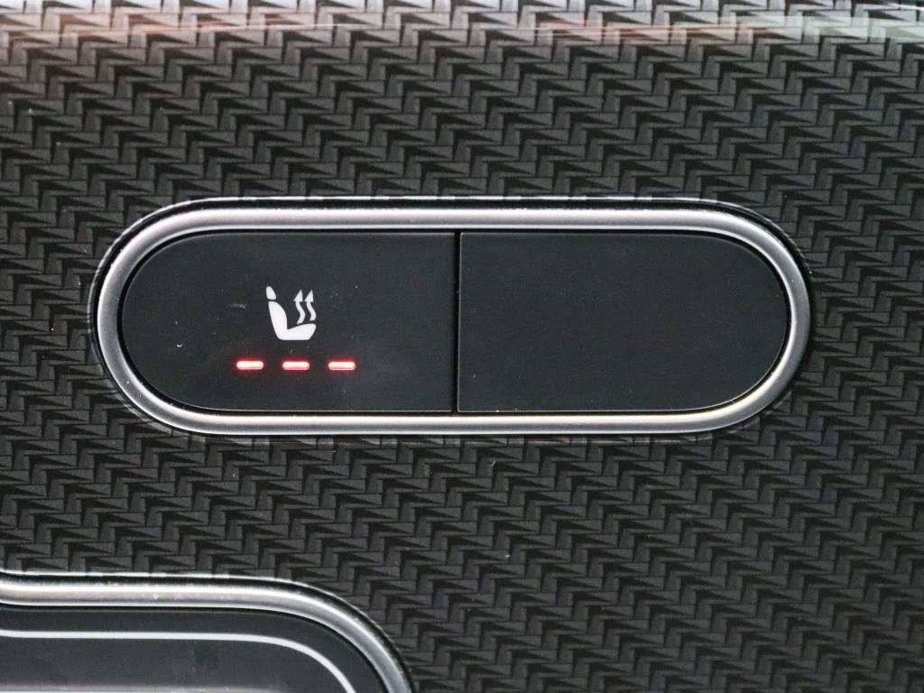 Mercedes-Benz-GLA-image-10