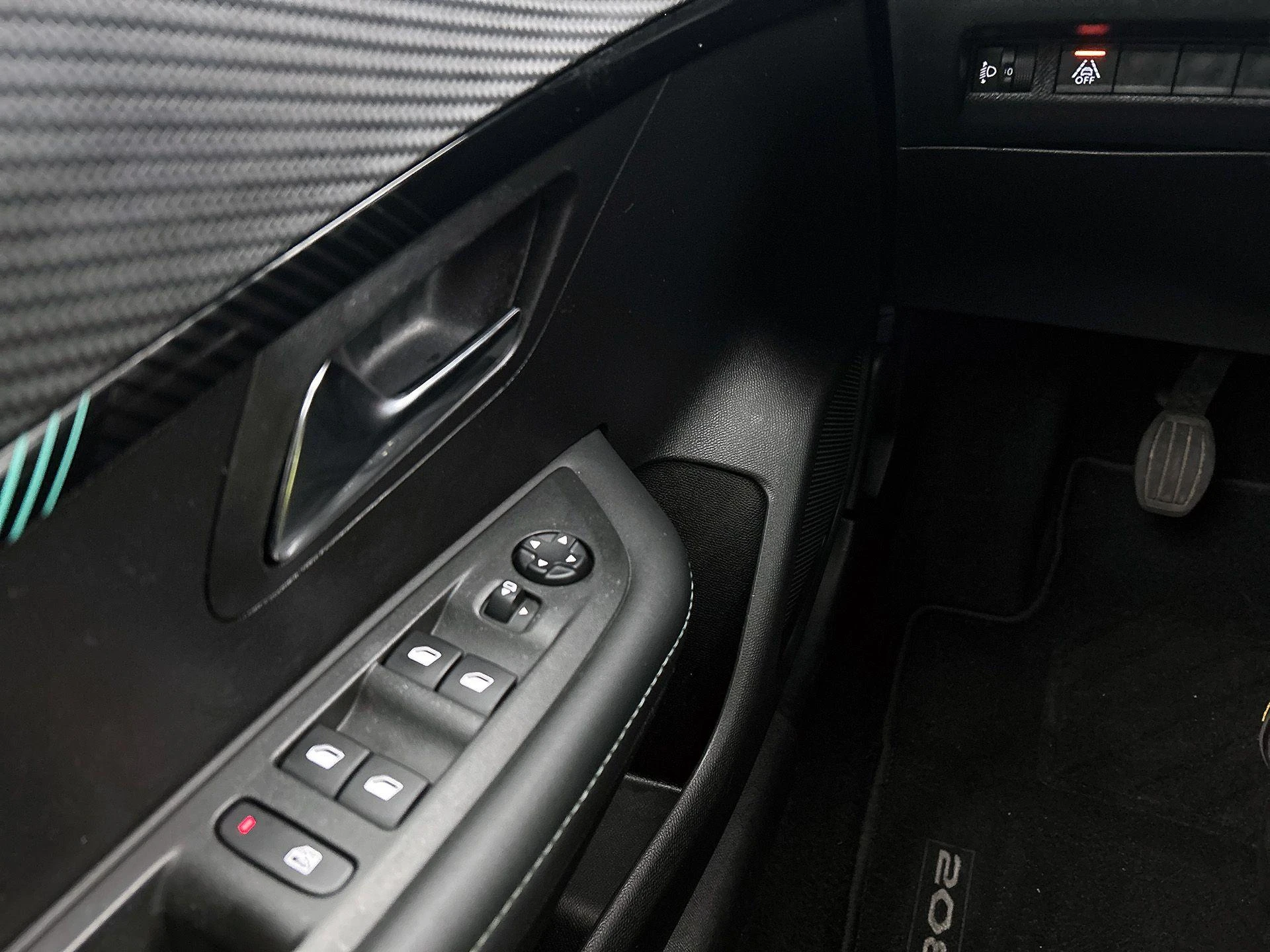 Peugeot-208-image-29